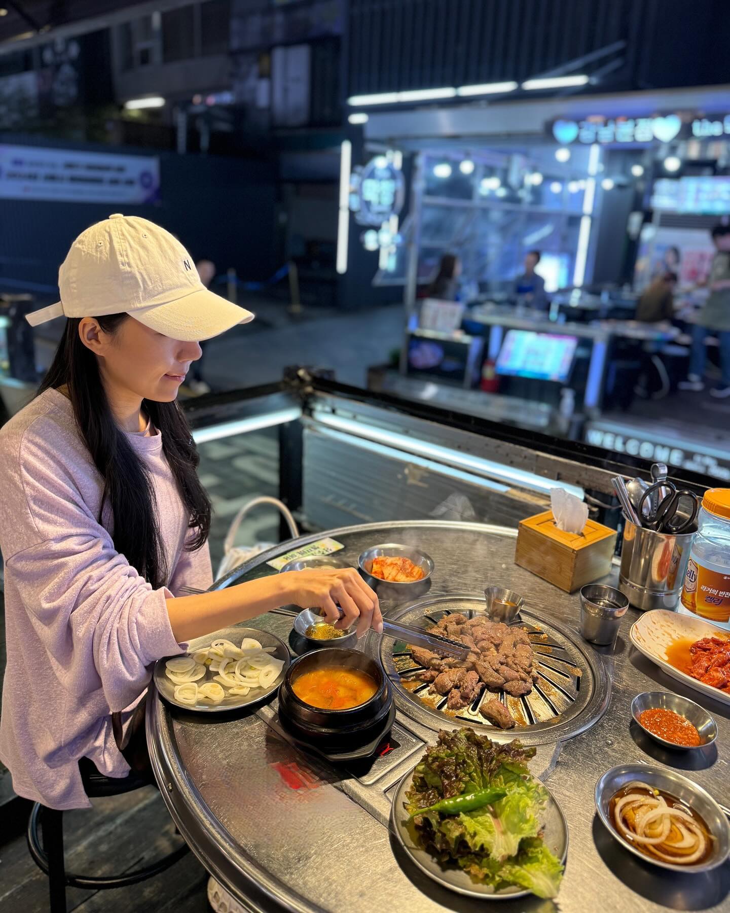 #협찬 
신논현역/강남역 갈매기살 전문 ‘강남갈매기’에 다녀왔어요!
드라마에서 “힘들 때 우는 건 삼류, 참는 건 이류, 
고기를 먹는 사람이 일류!” 라는 대사가 나오더라구요!
힘든 월요일부터 다양한 맛의 갈매기살을 맛있게 구워 먹으니 
일단 기분이 좋고 힘이 솟아나는 느낌~ 매장 내부도 매우 넓어서
단체회식에도 좋을 것 같고 다양한 세트 구성이 가성비도 좋구요
대형 아이언맨이 반겨주는 입구부터 시선 강탈인데 가게 안팎에
진열된 수십가지 피규어들을 구경하는 재미도 쏠쏠해요 :) 

#피규어맛집 #강남역고기집 #강남역고깃집 #강남역갈매기살 #강남회식장소 #신논현고기집 #강남역단체회식 #신논현단체회식 #광고 #맛집 #먹방 #먹스타 #맛스타 #초대 #일상 #맞팔 #좋반 #좋아요 #인기게시물 #핫플 #핫플레이스  #신논현 #신논현역맛집 #강남역맛집 #데일리 #쩝쩝박사 #먹부림 #소통 #강남