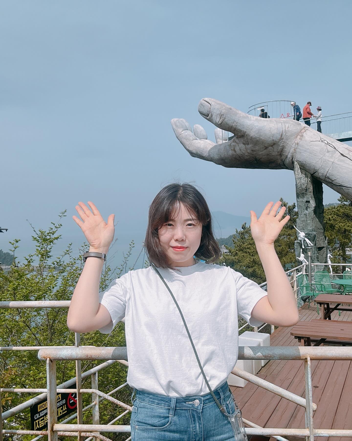 #여수 #가족여행 #일박이일

오랜만에 내지분❤️
핫도그집 갔는데 나만차에서 내렸다
나보고 사장님에 남자친구랑 왔냐고 물어보셧다..☺️
“저 남편이랑 아들둘이랑 왔어요 >< ”#
자꾸 애기엄마안같다고 하셔서 넘 기분좋았다🥹