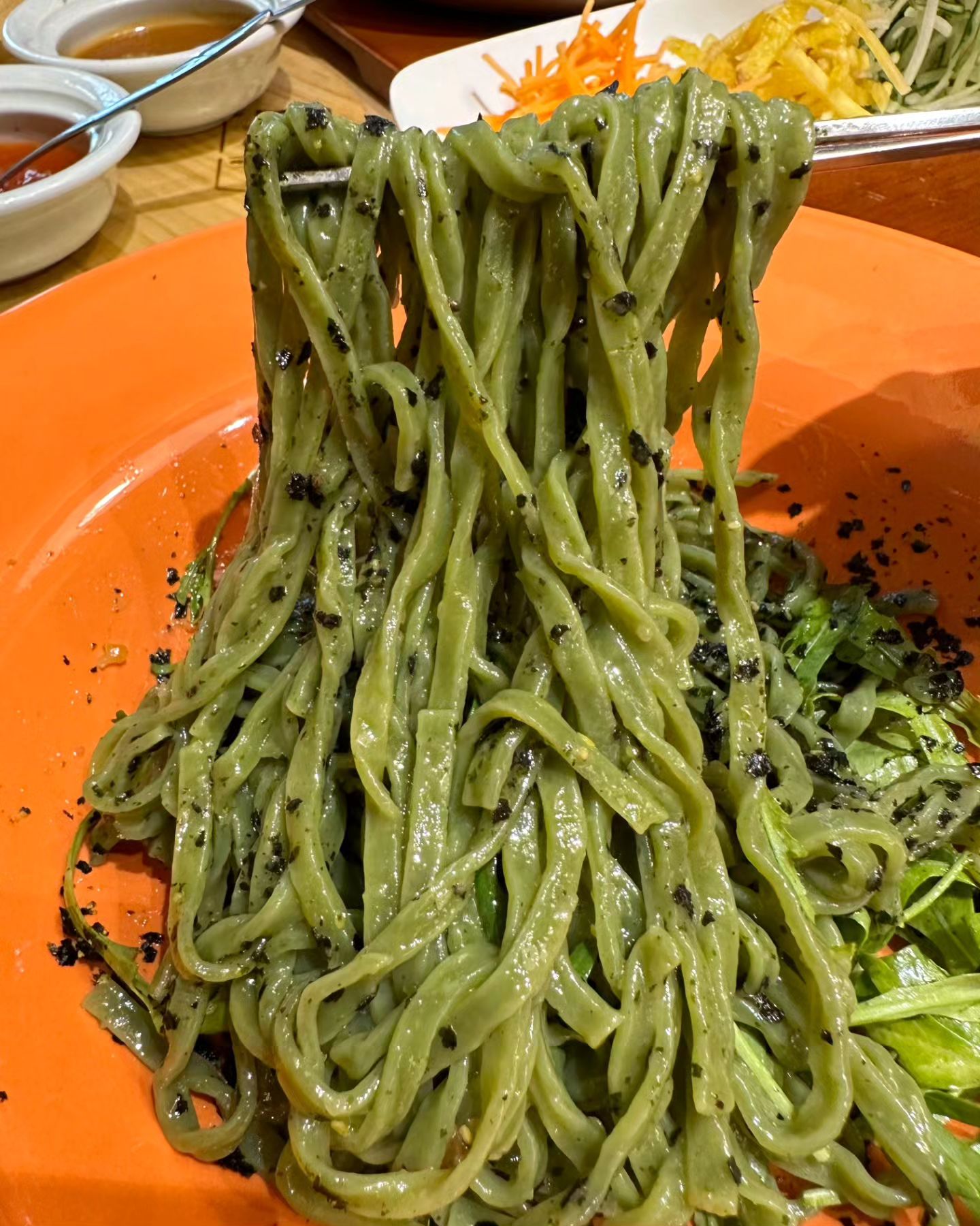 #일상
고소한 들기름 칼국수🍜
라이스페이퍼에 야채 골고루 넣고 싸먹는 도톰 바삭,
육즙 가득 고소한 돈까스😋
여긴 칼국수 맛집인데 칼국수 뿐만 아니라,
이색적인 쌈돈까스가 진짜 별미예요~!
말이 필요없 완전 맛나지융ㅎㅎ
깔끔하고 푸짐하고 친절한 맛집
소문내고픈 곳이예요😄
#담양맛집추천 #담양맛집#담양칼국수#담양현지인맛집
#담양돈까스#광주근교맛집
#광주콩물국수#담양콩물국수
#신사와칼국수 #담양신사와칼국수 #먹스타그램 #맛집추천 #푸드스타그램 #먹스타 #맛스타