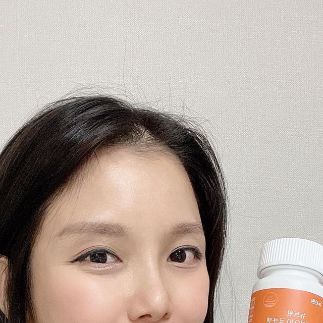 MH.PYO🌸 on Instagram: "#광고 뉴트원코엔자임Q10코큐텐 1️⃣코엔자임Q10 100mg, 순도 98%이상 높은순도원료,미생물 안전성 검사확인,미국2개사 프리미엄 코엔자임Q10원료 2️⃣식물성 연질캡슐-카