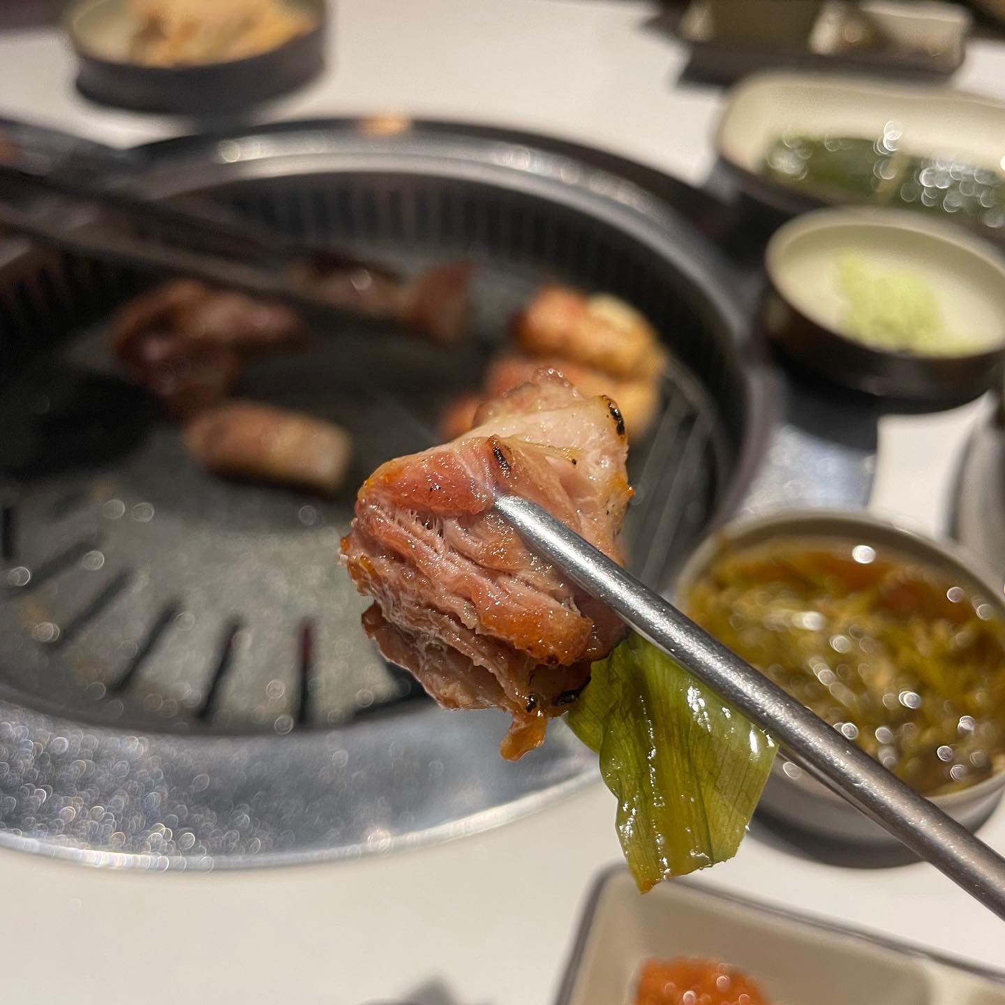 #협찬 #마지막동영상시청금지

이미 대구에서 유명한 고깃집 돼지만이 드뎌 세종에도 생겼어요!
아싸링 ~.~ 소 보다 돼지 처돌이인 전 ,, 굉장히 만족 했던😭🩵

요즘 회식하면 막내들 고깃집 가는거 싫어하자나요
(일단 내가 그럼 고기 굽기 시렁)
여기는 그냥 첨부터 끝~~~까지 추가주문도 다 구워줍니다!!!!!!!✨

아묻따 걍 미친맛임 항정살 도른자
근데 고기만큼 맛잇는게 기본으로 나오는 된찌
진짜 제발 밥 시켜서 말아드세요 
된장술국 미틴넘임 ㅠㅠㅋㅋㅋㅋㅋㅋ 술한병 뿌심😵‍💫😵‍💫

잘 먹었습니다🫶🏻🫶🏻🫶🏻🫶🏻🫶🏻 #혜뿡_맛집뿌셔 

📍돼지만 
📍세종 한누리대로 2165 752동 1층 
📍목살, 고지방삼겹, 항정살 베스트 메뉴임

#협찬 #세종맛집 #보람동맛집 #세종고기집 #세종삼겹살 #세종목살 #보람동고기집 #보람동삼겹살 #보람동목살 #세종신상맛집 #돼지만 #돼지만세종점