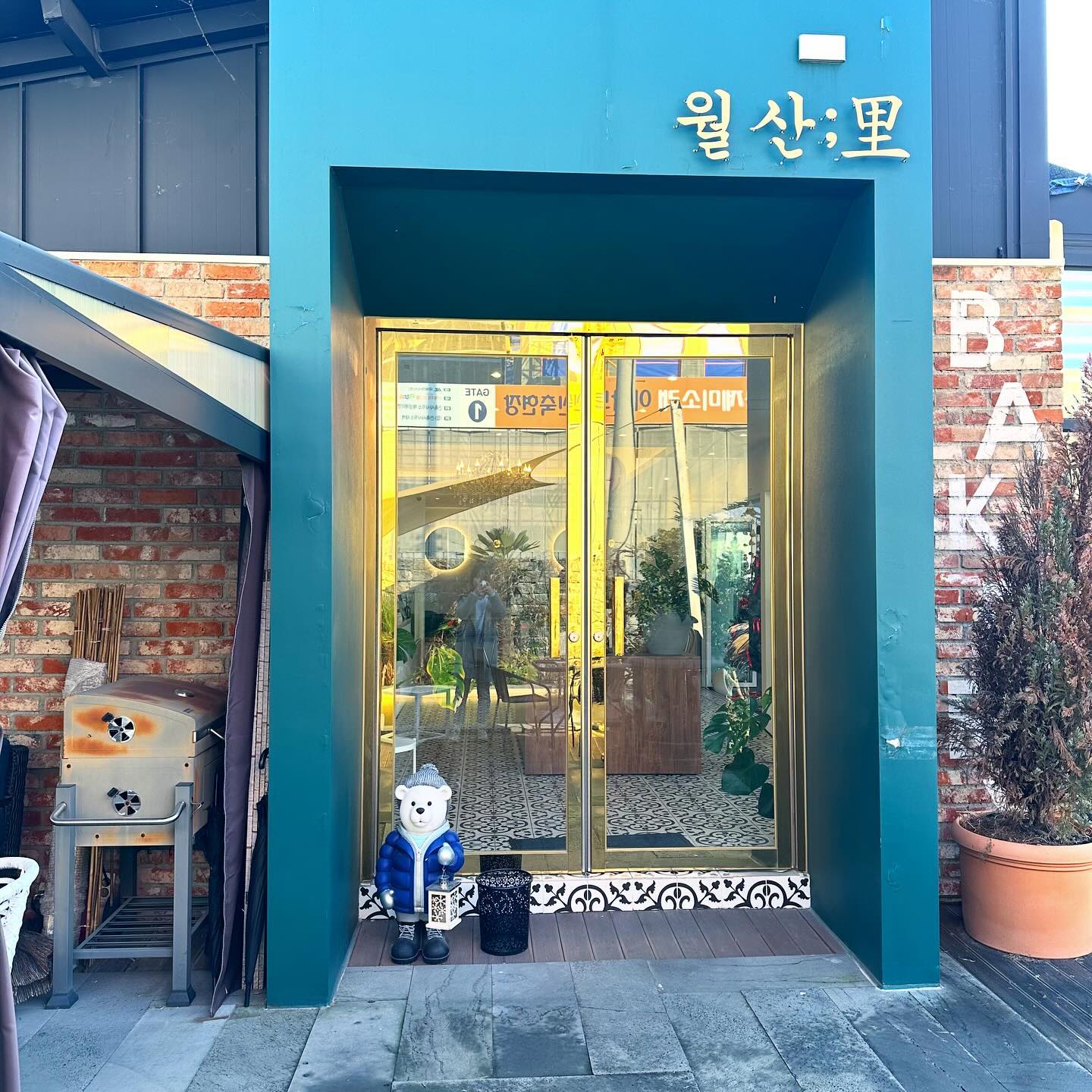 ✅ 월산리카페(브런치)

주소 전남 여수시 율촌면 여순로 1022-162 동양엔파트앞
 ( 월산리 1504-2 동양엔파트앞 )

지인 추천으로 가본 브런치카페!
아이랑 먹을려고 새우볶음밥/ 폭립 /오리지날 햄버거 /떡볶이 /감자튀김

맛잇엇당 ❤️
하나도 안남기고 다 잘먹고 깨끗하게 비워드린접시
아이들도 잘먹엇어용 😍

마지막에 아들이 앞에있는 작은풀장에 퐁당해버린 😱
다리만 빠지고 다친데 없어서 다행 😭

오늘하루도 스펙타클하게 마무리✋

#브런치카페 #항상물조심 #월산리카페 #봄에다시오자 #Brunchcafe
