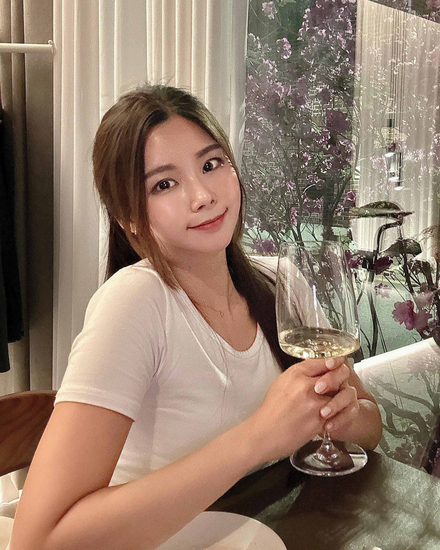 #협찬 x bauletti_seocho 
음식에 엄청난 예술을 더한 느낌 아시나요?
사진으로만 봐도 음식 하나하나에 작품을 보는듯한 느낌🫢

정성이 느껴지고 너무 친절하셔서
좋은 대접받고 온 기분💕

분위기도 너무 좋고 꽃 바로앞에서 먹고와서
봄기운까지 한껏 느끼고 왔습니다:)
.
.
.
.
.
.
.
#볼레티 #방배맛집 #방배파스타 #방배와인 #내방역맛집 #내방역파스타 #내방역와인 #이탈리안레스토랑 #서초맛집 #서초파스타 #분위기좋은곳 #데이트코스