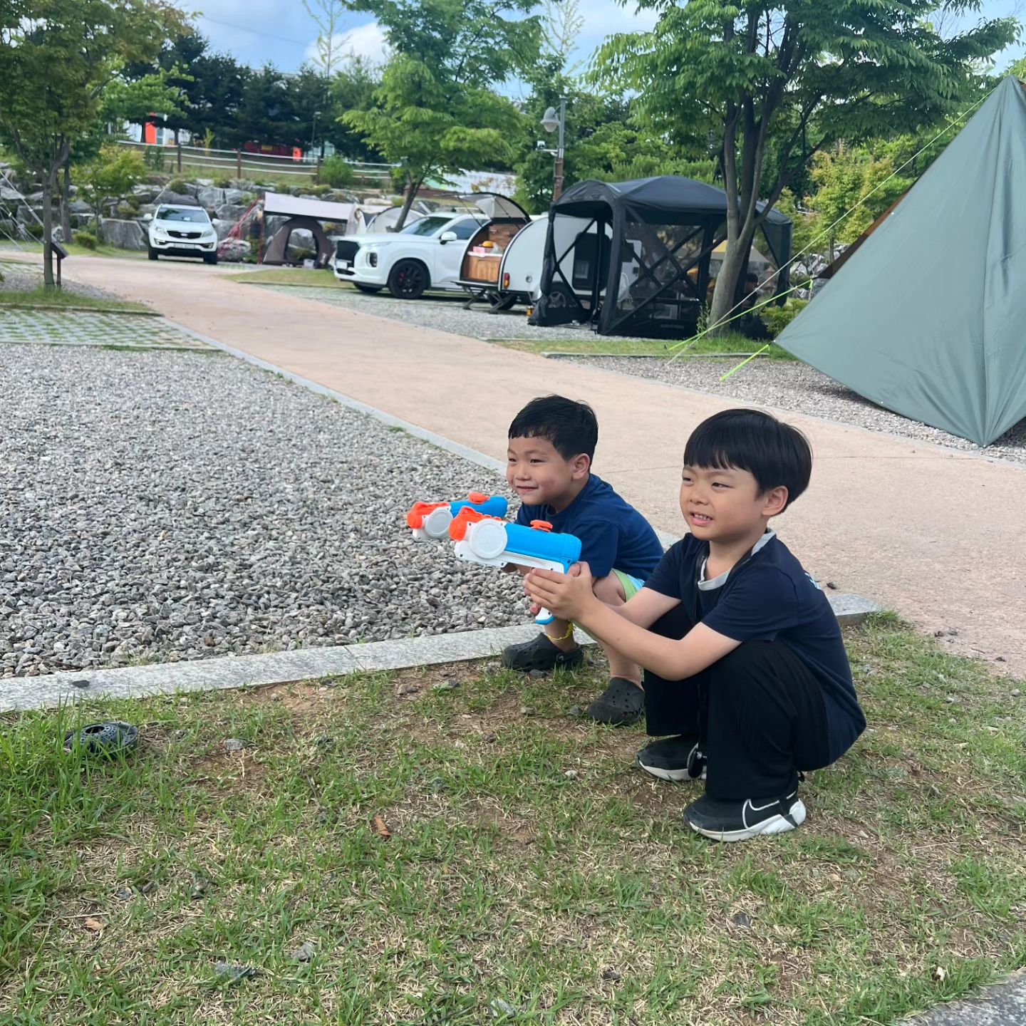 광클해서 어렵게  예약했는데
우연히 만난 동네 동생
횽아횽아~🥰 함서 따르는 동생이라 더 반갑고 신기방기ㅎㅎ

#향남오토캠핑장 
#캠핑매력