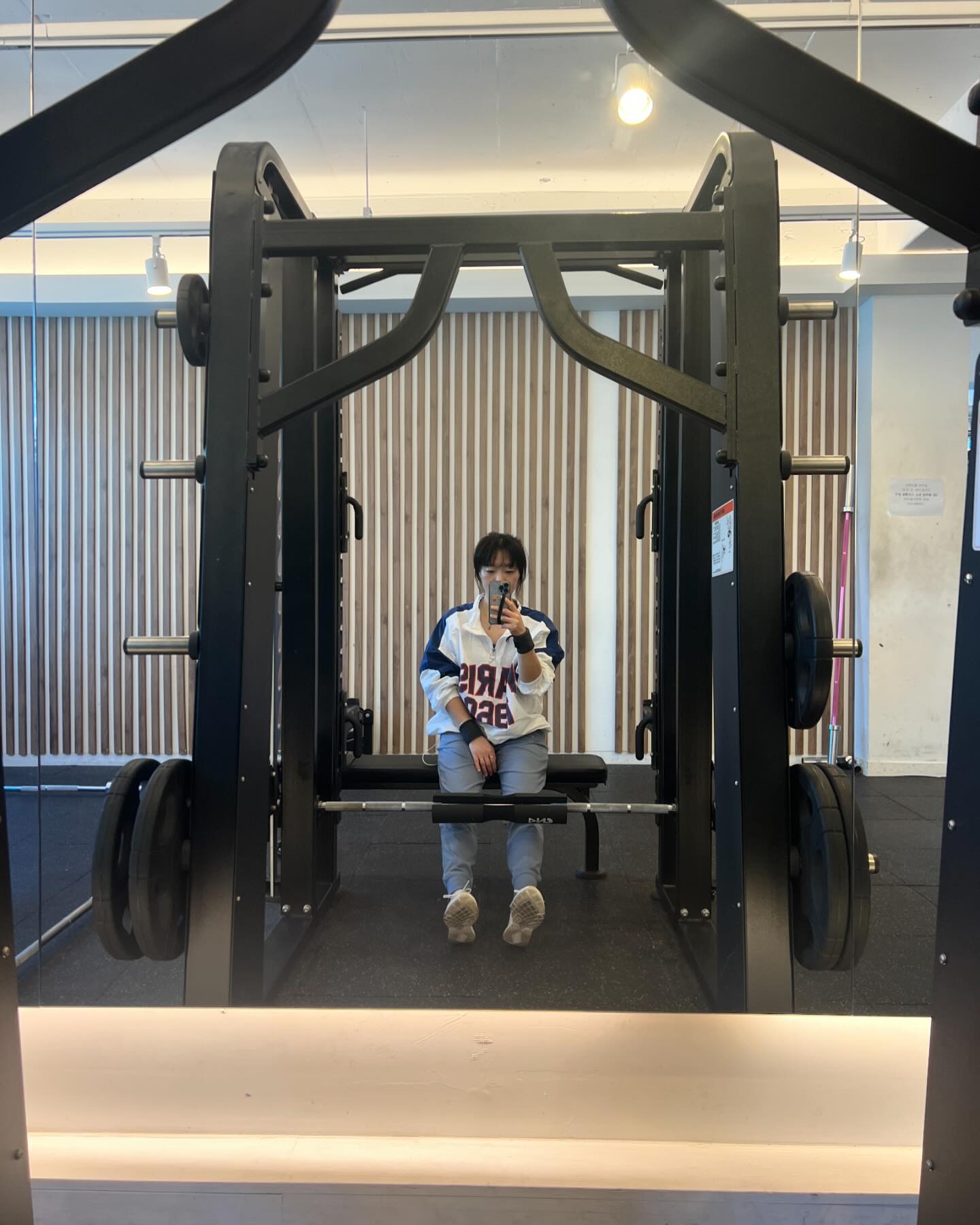 3/21 #오운완
#핫체 #만신창이 ㅋㅋ
하체하는 날은 매번 만신창이네요 ㅋㅋㅋ
안나던 땀💦 나는 날이기도 하구요~~ㅋ

요즘엔 엉덩이 중심으로 핫체중 인데 ㅋㅋ
잘 하고 있는건지 모르겠슴다~~😅😅😅😅