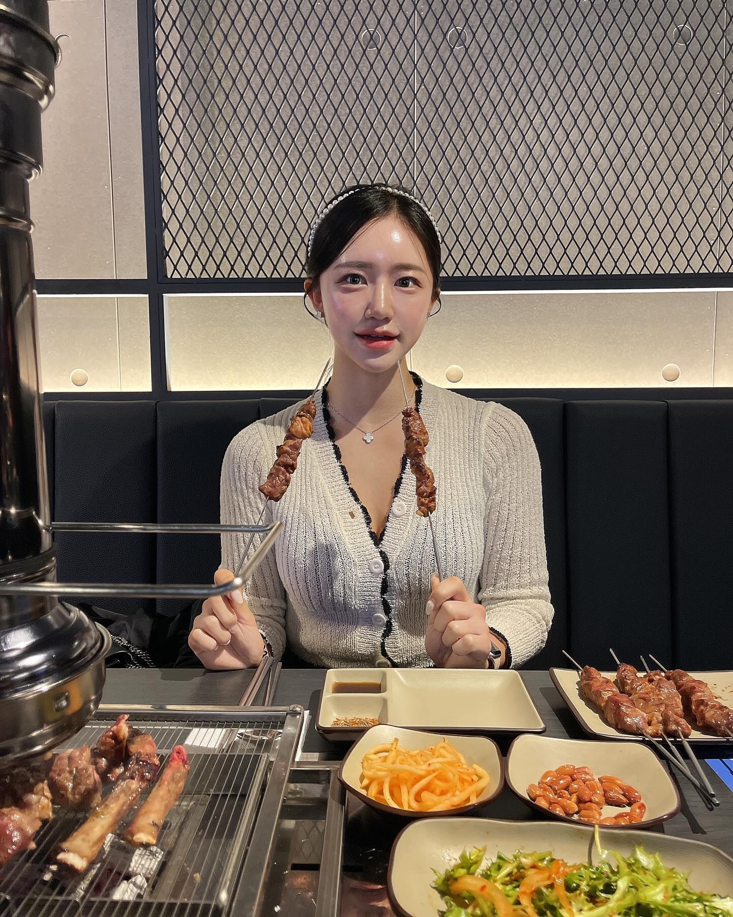 #협찬 
퀄리티 왤케 좋은겨...
양갈비는 부드럽고 양꼬치는 세상 두툼한게 육즙이 장난 없음 
을지로입구역에서도 가깝구 매장도 쾌적해서 
양갈비나 양꼬치 먹고싶다면 다음에 또 가고싶은 맛집이었어요
오픈이벤트 진행 중이라 저렴하게 먹을 수 있는 건 안비밀 
.
.
#무교동맛집 #이가네양꼬치무교점 #을지로심야식당 #을지로회식맛집