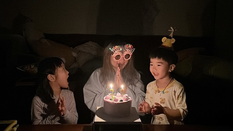 지금 안올리면 못올리고 넘어갈게 분명해서, 2주나 지났찌만 후다닥😂
나의 20대 안녕-!
올해 넘 힘든일 투성이라 ,, 30대 되는거에 별 감흥없는 …

모두 저의 20대 마지막생일 너무 행복하게
축하도 많이 해주시구 선물도 왕창주시구 좋은말씀도 듬뿍 해주셔서
너무너무 감사합니다! 받은것보다 더 베푸는 사람이 될게요🫡❤️