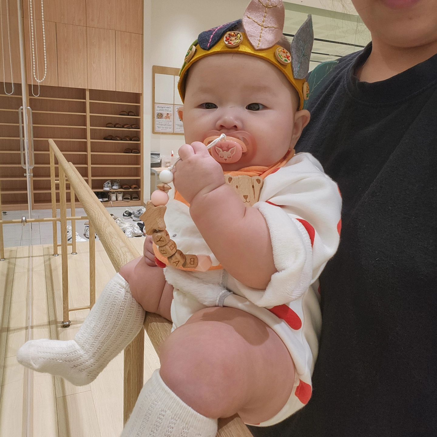 허벅지 뚠뚠녀 서유니♡

허벅지만보면 거의 두돌아기보다두꺼운것아닌가
생각이들지만 애써외면하깅...🥹🥹
오늘문센은 인디안컨셉ㅎㅎ

재미있게 북치구 소리듣고 재미있는시간♡

#5개월아기 #육아스타그램 #육아맘 #문화센터  #토끼띠 #토끼친구🐰 #떡꾹이와봄방탄 #애개육아