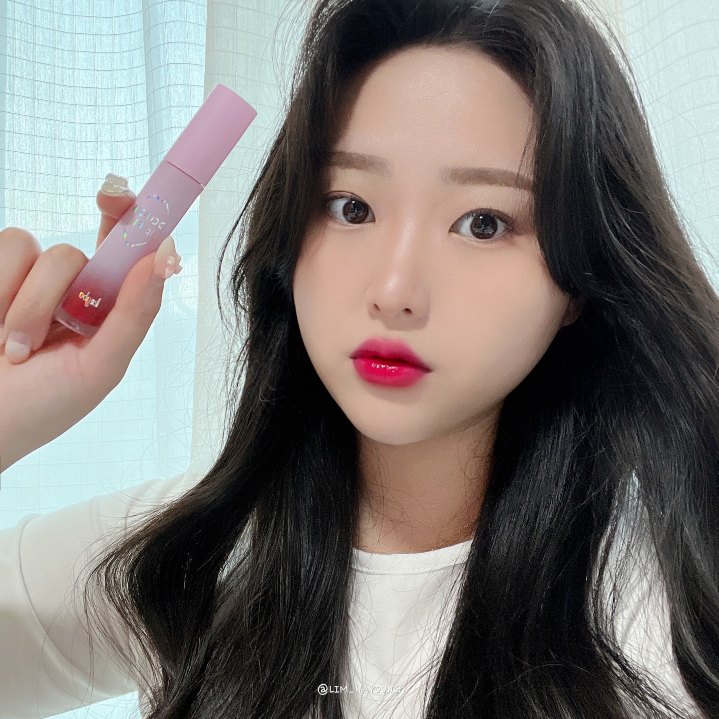 #협찬 
👄키보 도톰 립플러스👄

🫒올리브영 립글로스 1위인 제품!

저는 입술이 작고 얇은 편이여서
항상 오동통한 입술이 부러웠어요.

그래서 다른 립플럼퍼도 사용 많이 해봤는데요.
키보 도톰 립플러스 초고수용이랑은
비교도 안되더라고요.

다른 립플럼퍼는 화한 느낌이 덜해서
부풀어 오른다는 느낌이 없었는데

키보 도톰 플러스 초고수용은
매운 음식 먹고나서 입술 부푸는
느낌으로 시간 지날 수록 입술주름이
펴지면서 부풀더라고요…ㅎㅎ

제가 픽한 컬러는 체리에이드 색상인데
핑크 레드 색상으로 쿨톤 분들께
추천드리는 색상이에요.

✅ TIP!
체리에이드 색상은 풀립으로 바르는 것 보단
키보 도톰 플러스 베이스 컬러를 발라준뒤
포인트 컬러로 가운데 톡톡 발라주면
더 좋을 것 같아요!ㅎㅎ

keybo_cosmetic
keybo_jp

#키보 #키보코스메틱 #키보플럼퍼 #립플럼퍼 #플럼퍼 #플럼퍼추천 
#립톡스 #립펌프 #탱탱립 #도톰립 #입술뽕 #바르는입술필러 #좋반
#口紅 #탕후루립 #kbeauty #lipplumper 
#リップ #リップグロス #リッププラムパー 
#韓国コスメ #キボ #キボリップ #リッププランパー神 #リッププランパ
