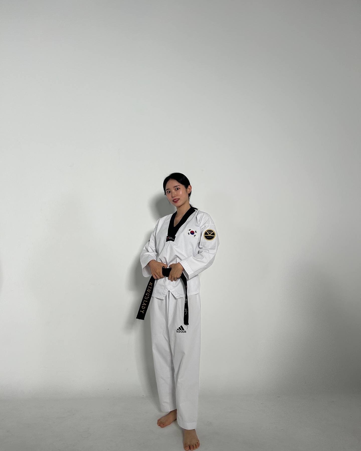 이제는 한 달에 한 번 할까 말까 하는 #태권도🥋

도복 위아래로 입는게 어색한 요즘 
(그래도 도복이 제일 잘 어울리는 거 같기도 하고 ·˚˚· ♥

같이 함께하는 사람들이 있기에 할 수 있을 때까지 해야지 ♾️ 

#킹스레이디 #도복 #촬영 #프로필 #단체사진