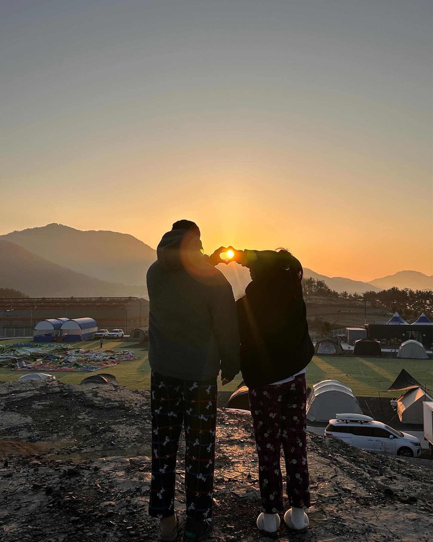우리 승주는 살 좀 빼고 돈 많이 벌고
우리 쭈리는 세상에서 젤 행복한 아기로 만들어줄께 
우리 빠꾸는 지금처럼 건강하게만 자라다오
그리고 나 김민지 제일 날씬해져야함
아무쪼록 행복하게 잘 살아보자 해피 2024 ✨💖