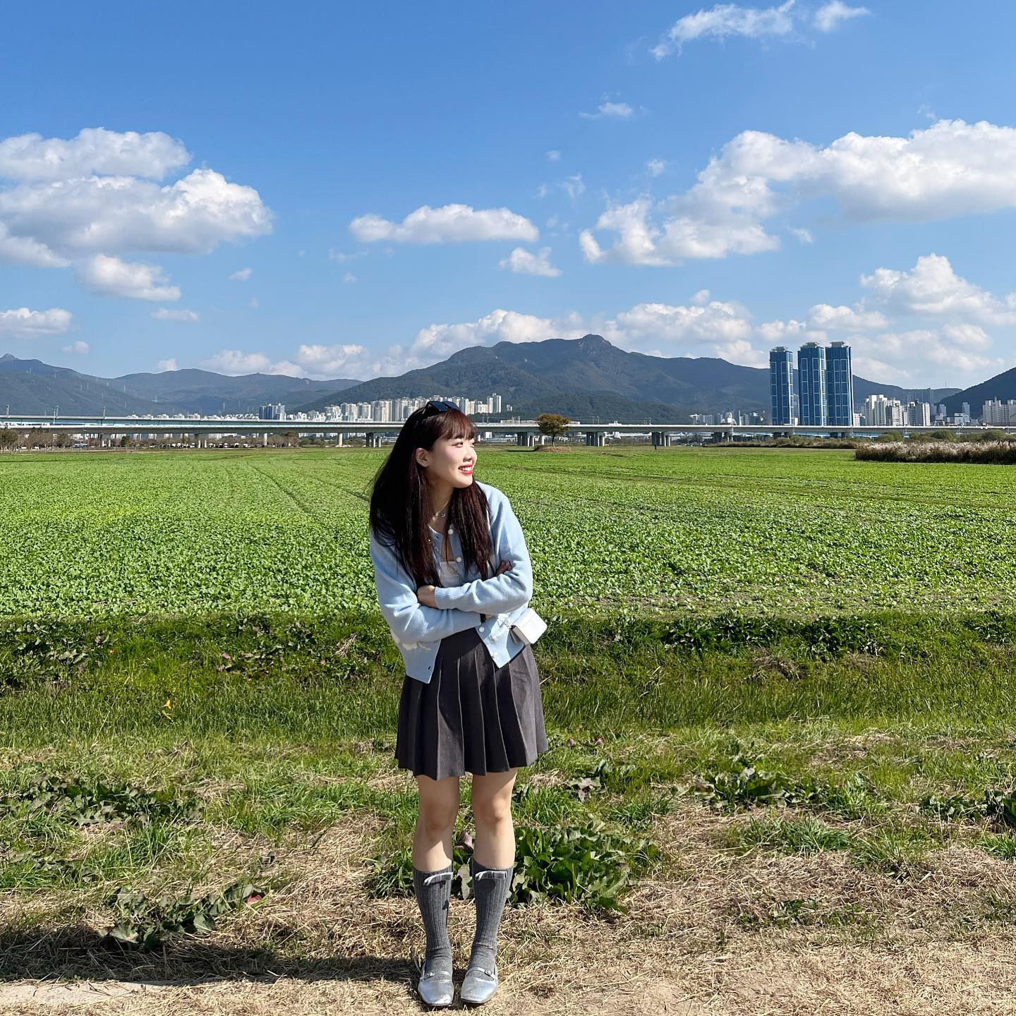 가을아 가즤마 〰️🥹🩷 진짜 가을 끝자락이라서 얼른 사딘 올려보리기,,,🐰🎀🤍

참고로 이날 옴마가 내사딘 다 예뿌다구 해조써요 ㅋ ㅋ ㅋ ㅋ 🩵(엄마가 찍어줬기 때문,,💋)