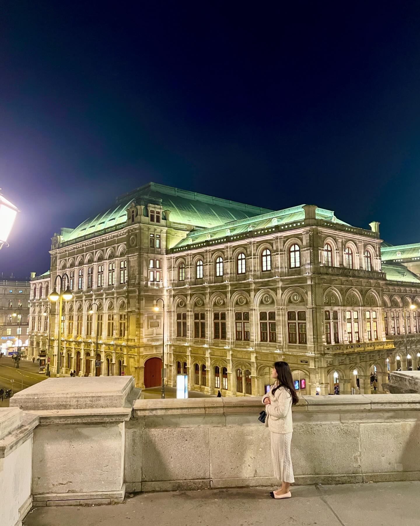 #오스트리아 🇦🇹 

#빈 

#빈오페라하우스 
#벨베데르궁전 

빈오페라하우스 너무 예뻐서 이틀내내 갔고
돈키호테 발레도 봤다 
오페라도 보고 싶었는데 시간이 없어 너무 아쉬움 ㅠㅠ

벨베데르 궁전에 유명한 그림 엄청 많아서 잘보고 옴
#클림트 #모네 #에곤쉴레

#오스트리아여행 
#비엔나여행
#동유럽여행
#독체오
#여행스타그램