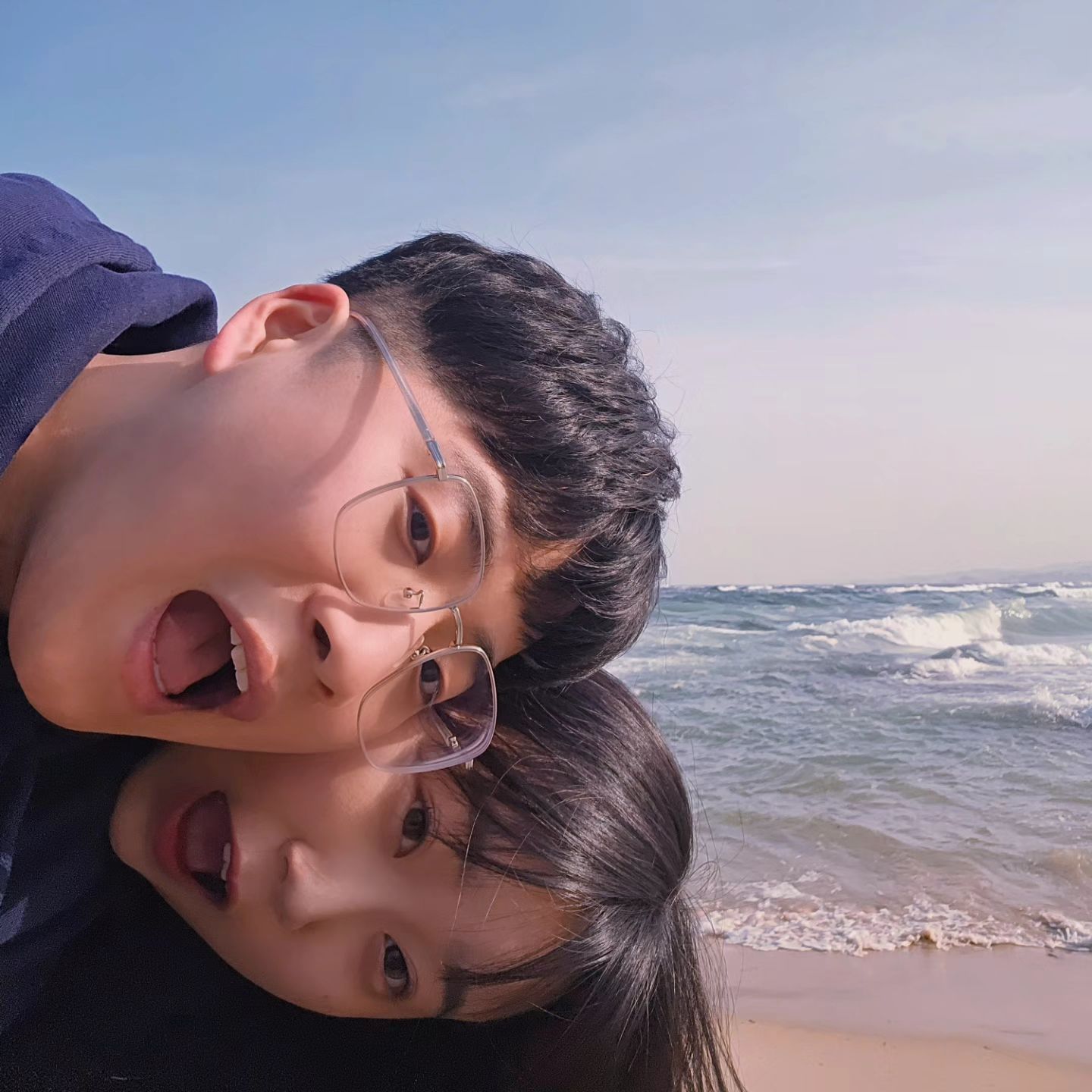 🧑🏻👧🏻🖤
우리 이제 5년 차 >< 
아직 처음 사귄 그때처럼 5년이 되는데도 
12시간 내내 입 한번 안 쉬고 떠들어 ,, 
매일 얘기하는데 왜 이야기 소재는 아직 넘쳐날까

시간이 이렇게나 흘렀는데 변하지 않고
서로 처음보다 갈수록 더 좋아하고 사랑하는 건 정말 축복같댜 ,,🤭

이제 우리 좀 닮았나요 ? 

#사랑하면닮는다더니 #5년차 #럽스타그램 #연애중 #오랜만에 #글쓰기 #닮은꼴 #강릉 #여행 #주문진항 #주문진 #전국 #부시기 #10년차때성공할듯 #직장인 #휴무 #알차게보내기  #소통 #맞팔 #ootd #followforfollowback #셀스타그램
