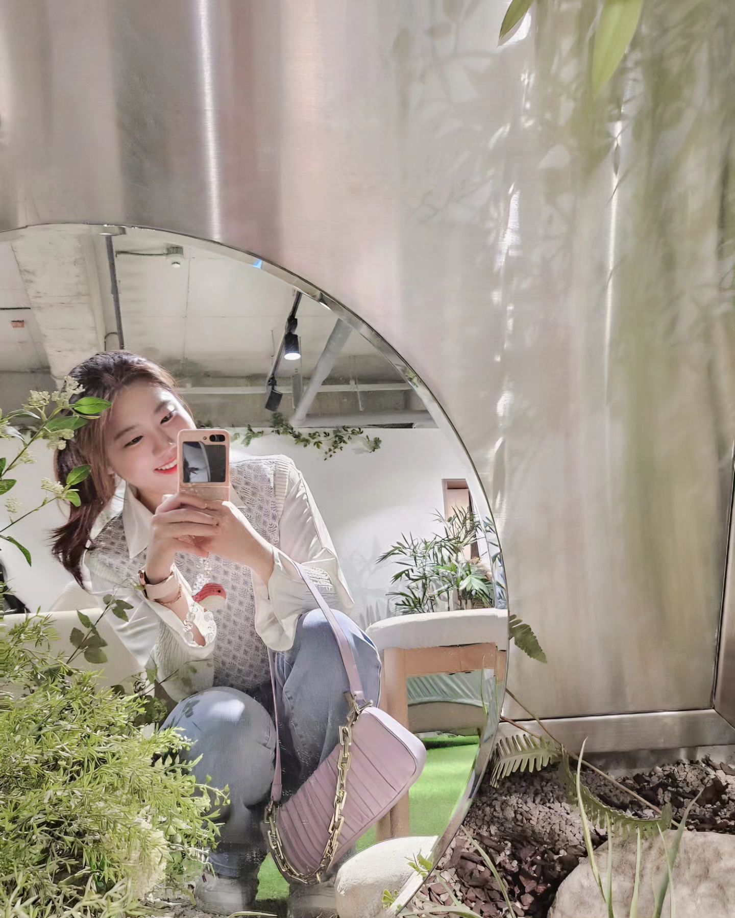 .
미러샷 와다다 ღ'ᴗ'ღ 보기 힘든 내 캐쥬얼룩👖👟
늘 어색하게 느껴지는 바지와 운동화 ,, 🤭