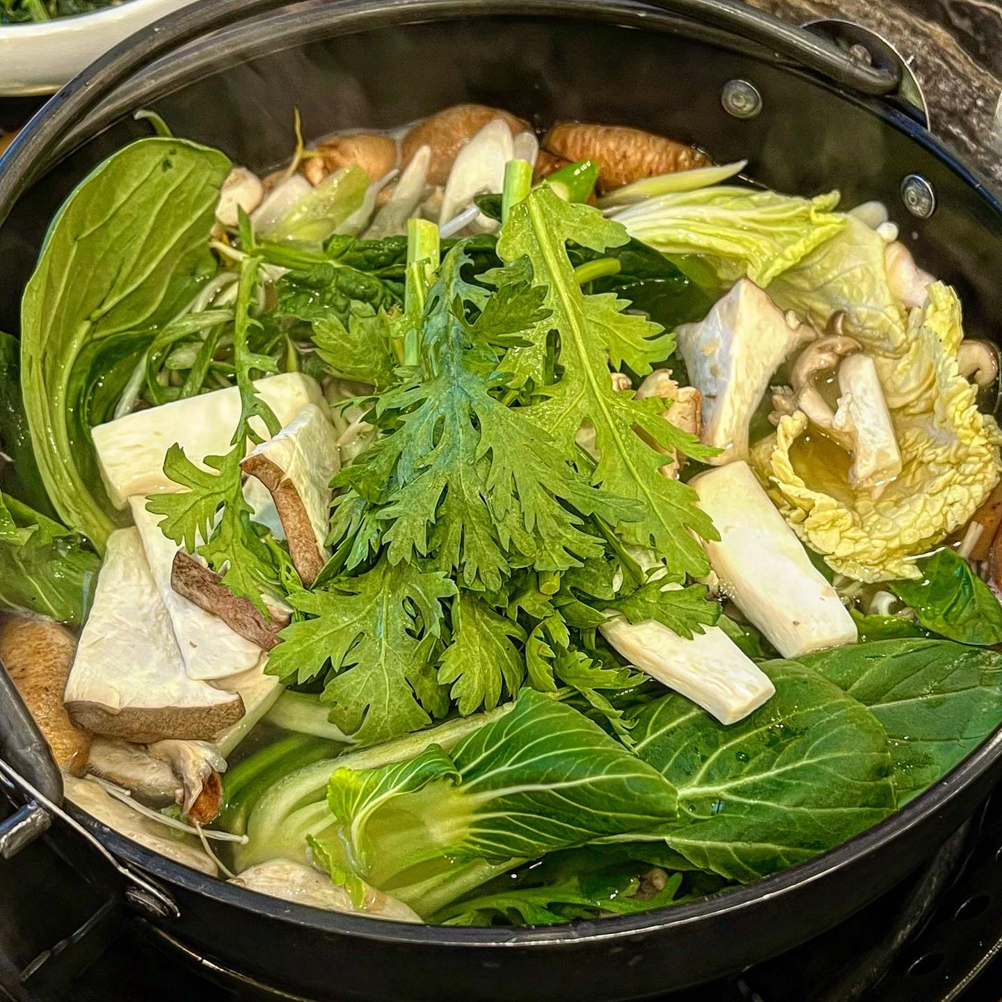 🍴#협찬 #머기마산
#마산맛집 #가포맛집 #창원맛집
#한우미담 #마산샤브샤브 #가포샤브샤브 

한우미담에서 맛있는 샤브샤브 먹었어요 !
한우라서 더 부드럽고 맛있었고 야채들도 싱싱해요
버섯이 가득 들어있어 국물도 진하더라고요

칼국수에 죽까지 야무지게 해먹고 왔어요
고급스러운 느낌이 가득해서 모임이나
대접하는 자리에도 좋을거 같은 곳입니다

#맛있다그램 #먹스타그램 #꿀맛 #존맛 #존맛탱 #핵존맛