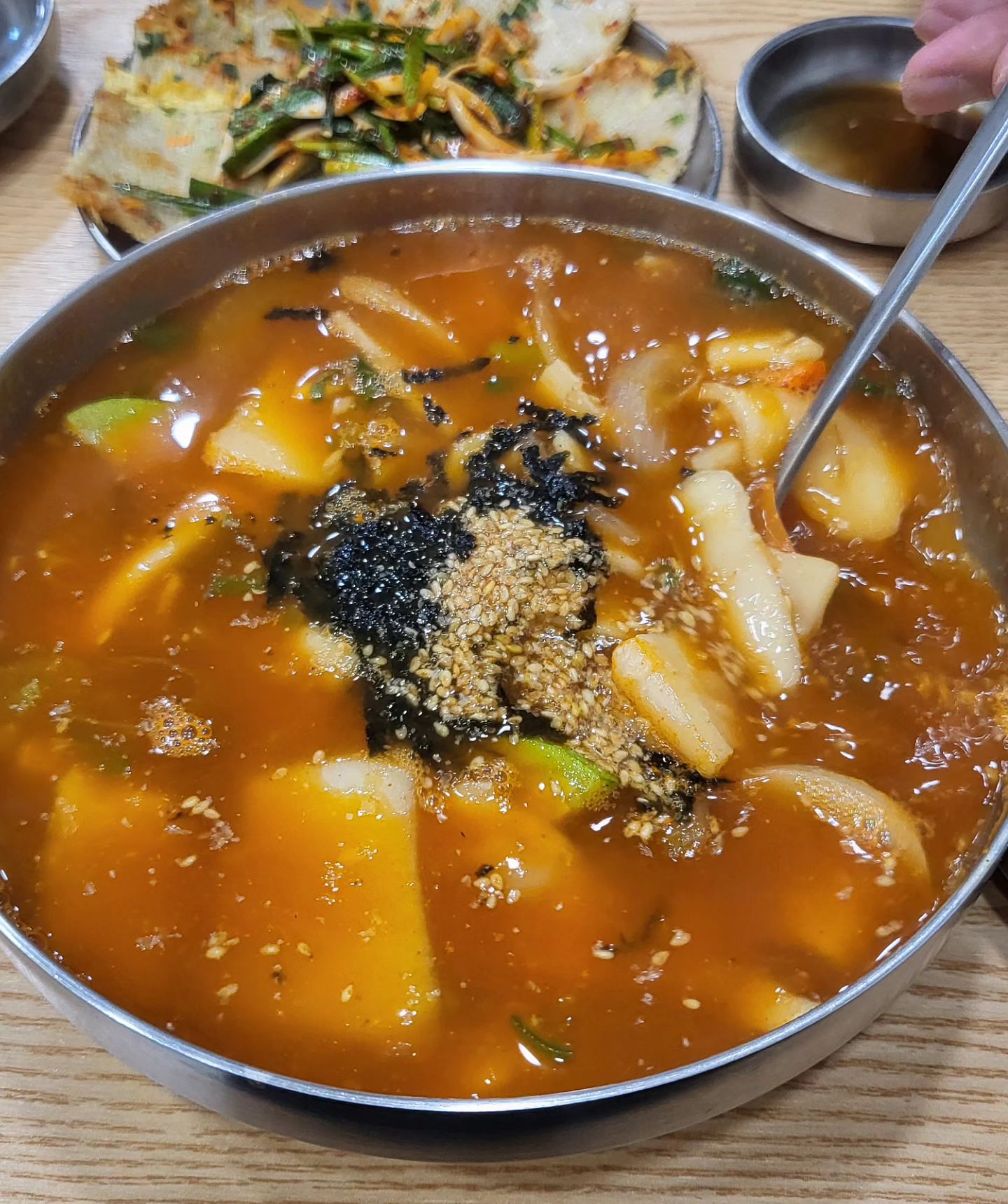 추울땐 국물❄️❤️‍🔥요즘은 맨날 국물만 먹네.!
밀면도 있고 따뜻한 수제비 칼국수까지 있어서 
겨울에도 가기좋은 밀면집 #가야밀면
가격도 저렴하고 양도 많은데 
맛보기육전 부추무침이랑 찰떡이야 (*・ω・)ﾉ

#협찬#가야밀면한국장류문화사회적협동조합#울산가야밀면#가야밀면#울산밀면맛집#울산동구밀면#울산동구한식