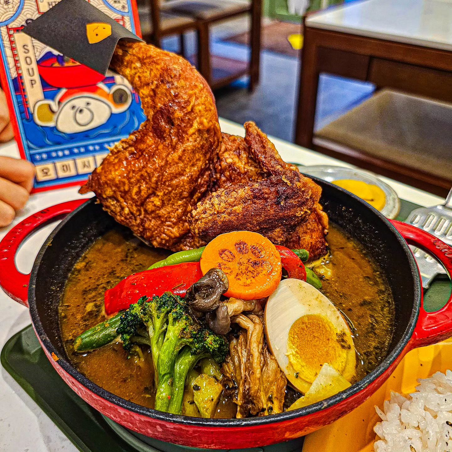 #협찬
강남역 삿포로 스프커리 맛집, 히쿠마 HIKUMA🥣

#닭반마아리가또스프커리 (15,800)
진한 커리 육수에 닭이랑 야채가 퐁당퐁당
1단계 매콤 / 2단계 신라면 / 3단계 청양고추으로 맵기조절 가능❕️

#쯔란돈카츠 (16,800)
육즙 가득 두툼한 돈카츠에 쯔란 듬뿍
이런 돈카츠는 처음이야
처음에는 낯가렸지만
배불러도 마지막 한 조각까지 욕심 냈을정도로
중독성 갑

🌟 생맥주 1000원 이벤트 중!🌟

🚩 위치
서울 강남구 봉은사로4길 36 운현빌딩2
.
.
#히쿠마 #히쿠마강남점 #신논현역맛집 #스프카레맛집 #카레맛집 #커리맛집 #스프카레 #삿포로스프카레 #강남카레 #강남역카레 #신논현카레 #신논현역카레 #강남이색맛집 #강남이색데이트 #이색맛집 #강남일식맛집 #강남역돈까스 #강남역돈까스맛집 #강남맛집 #강남역맛집 #강남돈까스 #데이트맛집 #데이트하기좋은곳 #강남역데이트 #닭한마아리가또스프커리