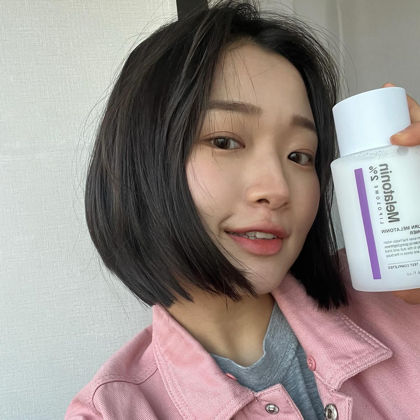 #협찬

스킨케어는 토너부터가 정말 중요합니다
토너부터 차곡차곡 쌓아주어야 보습이 짱짱해지거든요!

맥스클리닉 멜라토닌크림토너는 크림이랑 토너가 합쳐져서 속건조 싸악 잡아주다보니 
토너 이후 과정이 정말 잘먹어요

역시 화해 설문단 결과 보습감 만족도등에서 90%이상 만족을 받은 제품은 다르긴 다른거같아요

구매는 하단링크 참고해주세요❤

https://bit.ly/42f5MlW

 #속건조토너추천 #맥스클리닉 #멜라토닌크림토너 #올인원토너 #미백토너