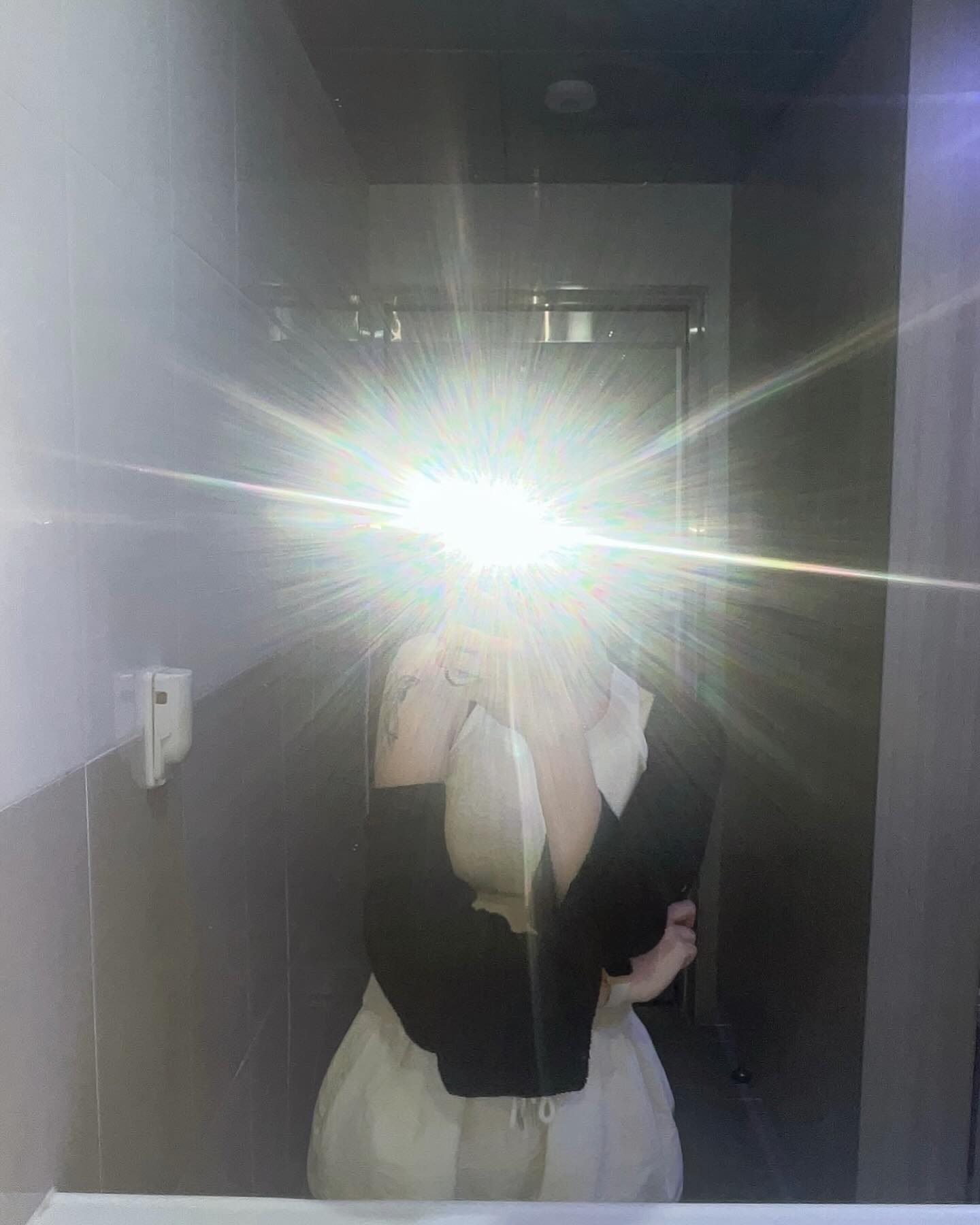 어푸푸 푸🐬 

 

 

 

#서울 #홍대 #성수 #snap #photo #카페 #dm #맞팔 #팔로우 #daily #ootd #무채색 #타투