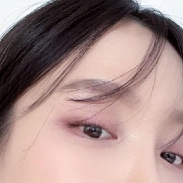 뷰티전문가 신강희 on Instagram: "삐아 단순 선물 _ 💜💛💜💛 너무 이쁜 신상 쉐도우와 아이라이너 15종,🫣 색감이 미쳐또..르르🫧 @bbia.official 감쟈감쟈🥔합니다!🙌🏻 메이크업 고객님들