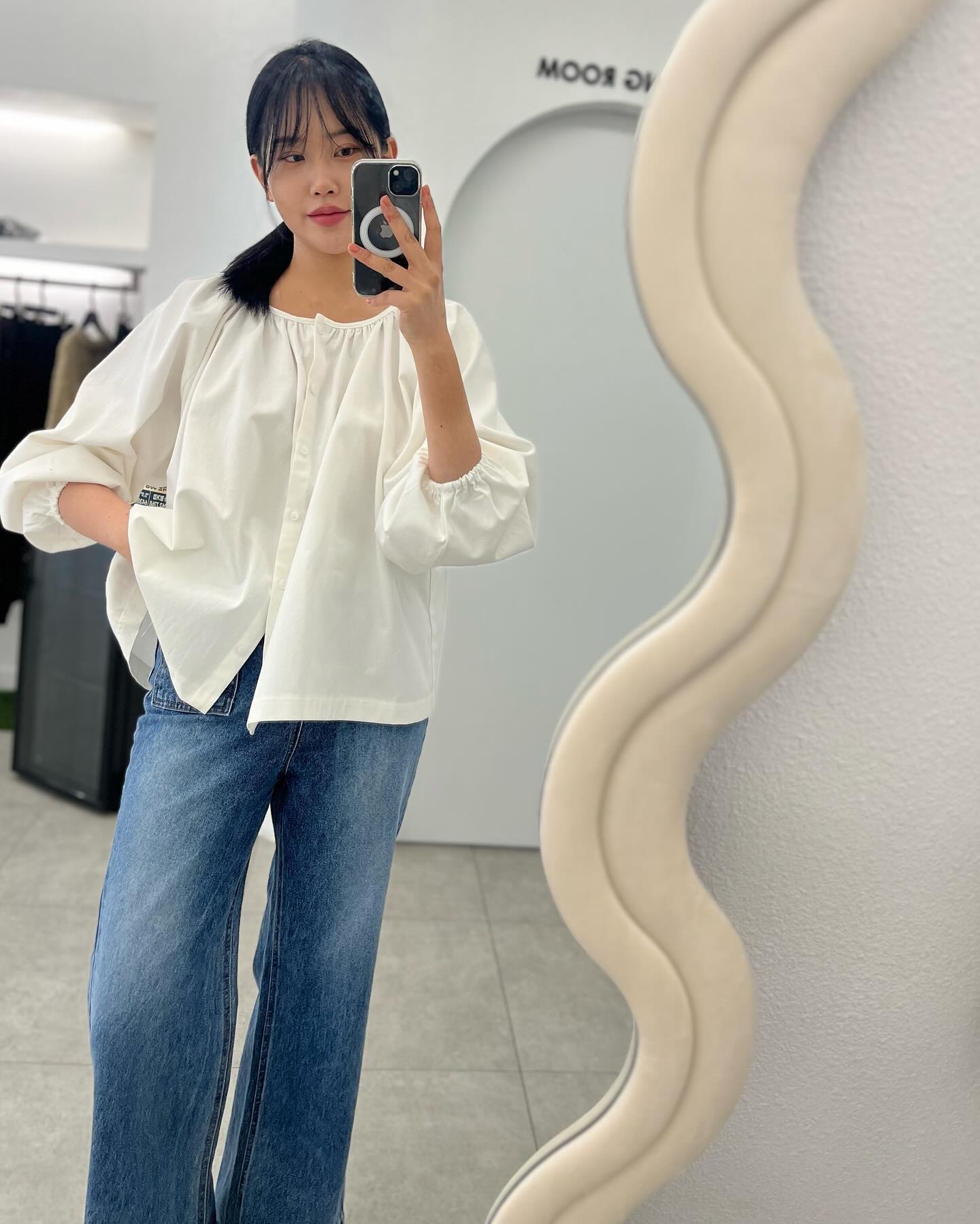 약간 #김민희룩 같은데~~ 
진짜 봄신상 미쳤어 증말 ~~ 
입어보러 오세요 🤍