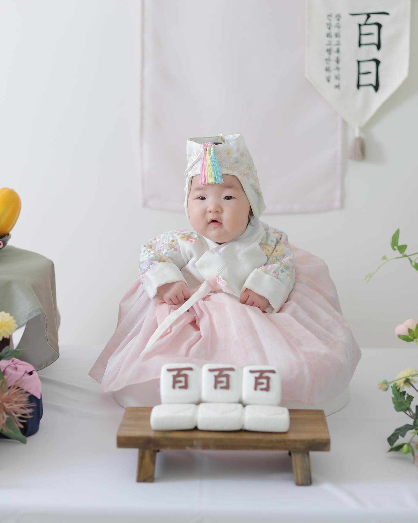 ⠀
100일 촬영👶🏻🩵
130일에 찍은
의미있는 사진☺️
많이 컸다 우리딸🥰
30~40분만에
100일 촬영 끝내고
빵긋빵긋 잘웃어서
너무 예뻐 진짜🫶
100일 축하해🥳