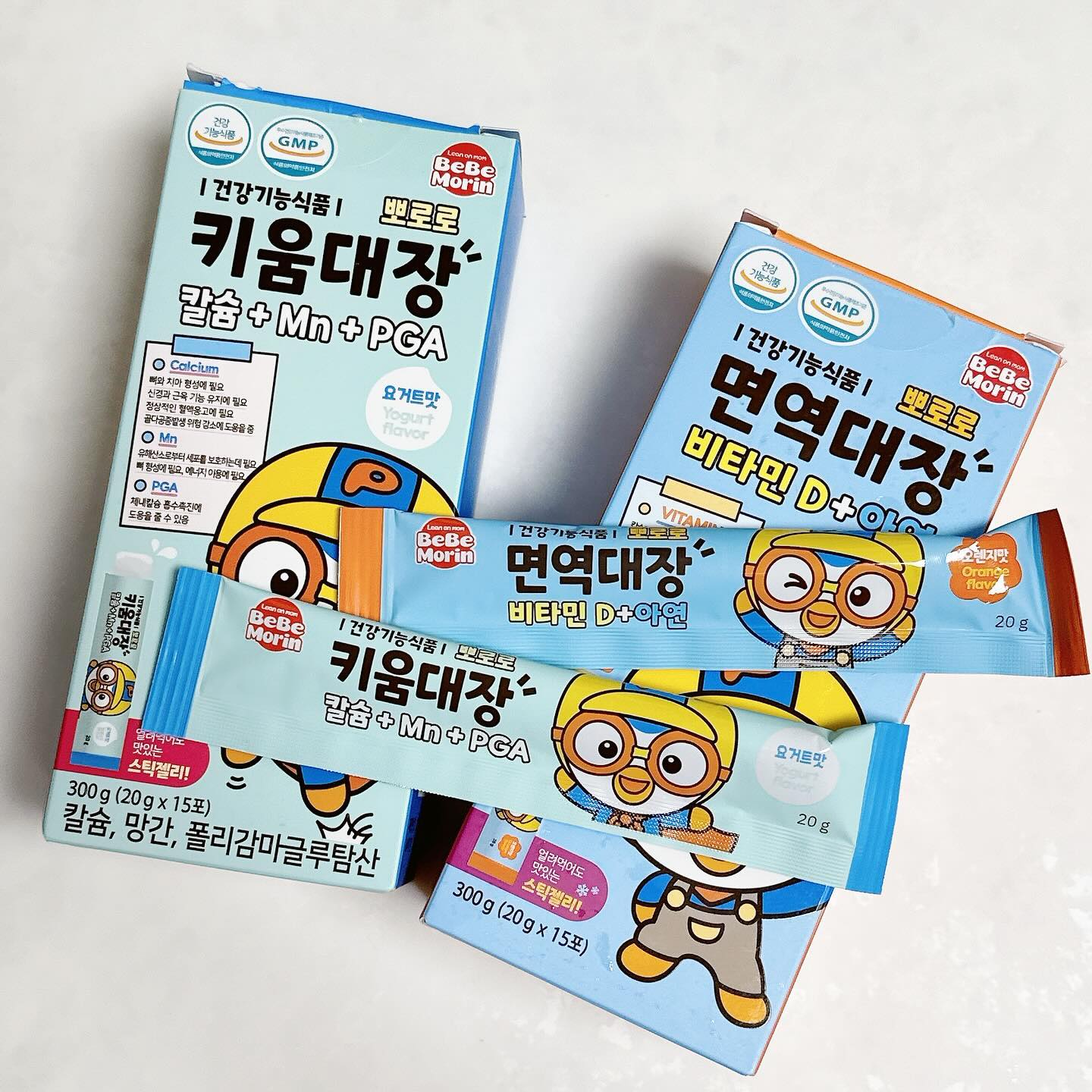 #협찬
⠀
⠀
아이러브유를 키우면서 가장 많이 고민하고 또 돈도
많이 써본 것 중 하나가 바로 비타민이 아닐까 싶어요.
⠀
어린아이들 비타민중 약맛이 나거나 맛이 없는 경우가
있어 아이들의 호불호가 강해요.
그런데 이번에 비타민 젤리로 바꿔줬더니 난리가 났어요?
⠀
반면 뽀로로 면역대장은 불호가 없을정도로 아이들이 먼저 찾아 먹어요!!
⠀
사실 이렇게나 고민하다가 산건데 건강기능식품도 맛이 없으면 소용없잖아요.
맛있는데다가 믿을 수 있는 기업 태양생활건강에서 제조 판매하고 있고
약국에도 유통되고 있는 제품이기에 믿을 수 있어요. (실제로 동네약국 두군데에서나 봄!)
⠀
뿐만 아니라 최근 티비 광고에서도 뽀로로 면역대장을 볼 수 있을
정도로 인기만점인 뽀로로 면역대장 !! 우리 두 아이 모두 냠냠냠
잘 챙겨먹고 2024년 건강하게 잘 자라줬음 좋겠네요.
⠀
taeyanglh
#어린이비타민 #면역대장 #뽀로로면역대장 #태양생활건강 #면역력높이는 #어린이아연 #유아아연
