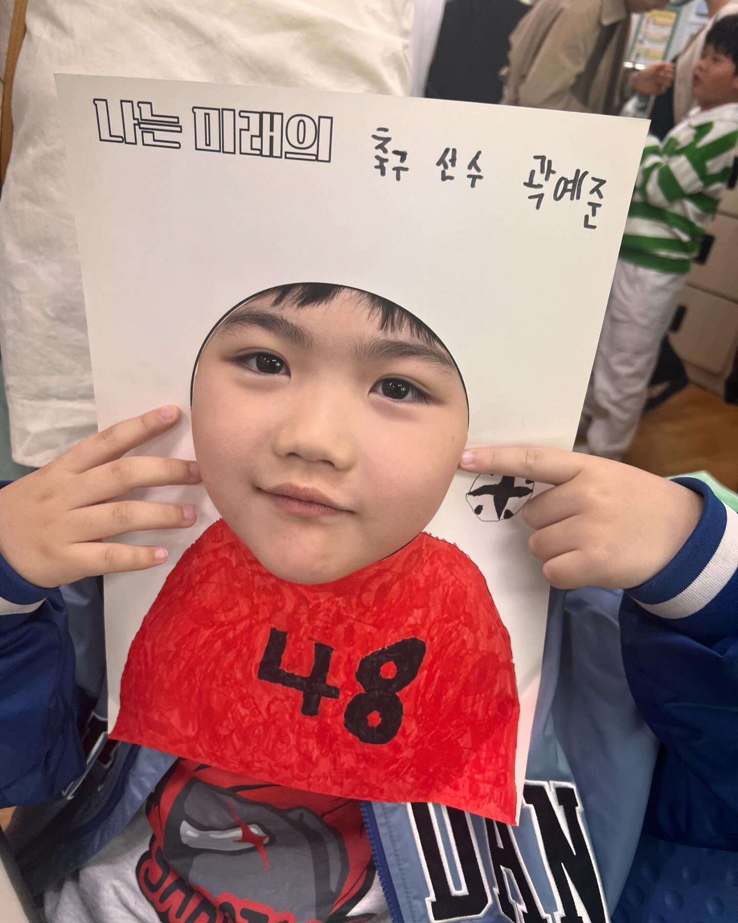 #귀요미 #곽예준 #쭈니 ❤️

우리아들 축구선수가 되고싶었구나?
화가가 된다고 했었는데...
너의 꿈을 응원해👍👍

#공개수업 #2학년 #귀여워 #두찌