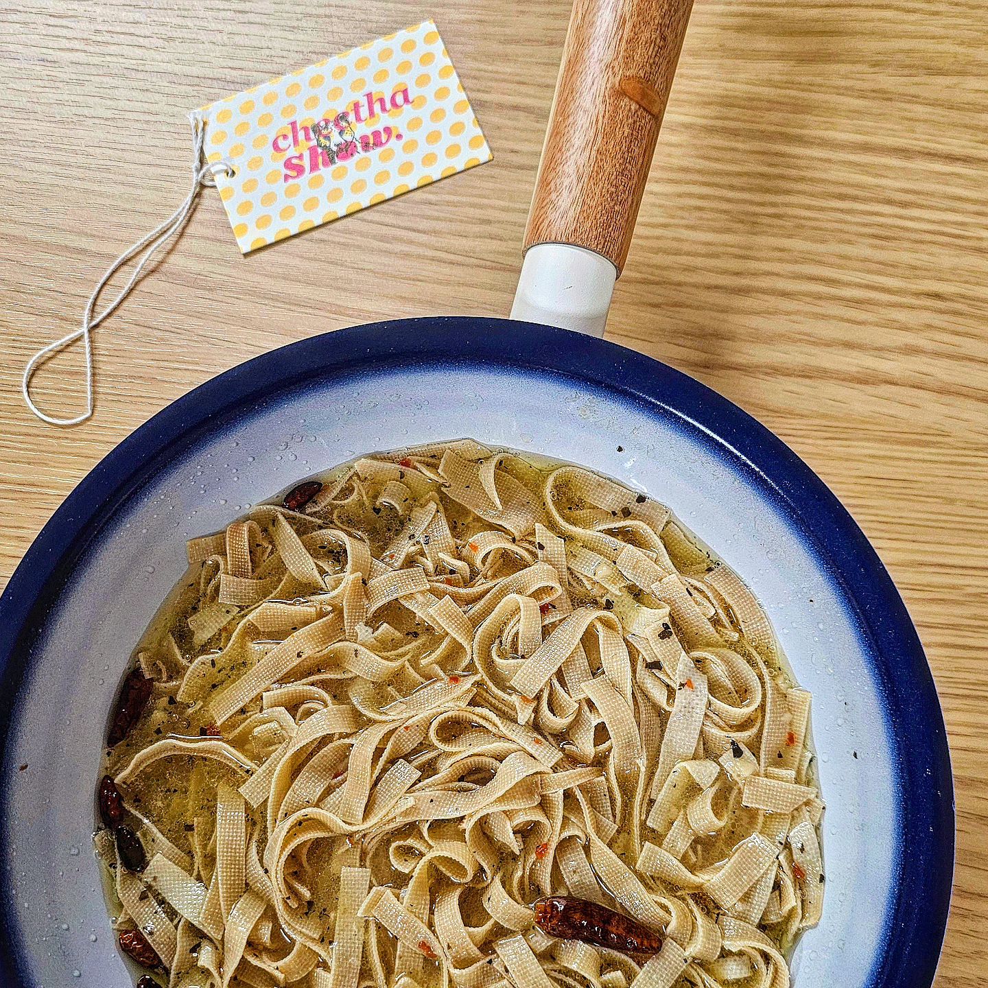 #협찬 오늘 저녁은 내가 요리사👩‍🍳

이찬원의 선물로 소개되었고, 현무카세 방송에서도 많은 관심을 받았던 핫템, 치타쇼에서 판매 중인 자기플러스 프라이팬과 함께해요(｡♥‿♥｡) 

자기플러스 프라이팬은, 
세련되고 고급스러운 느낌으로 요리 후 그대로 플레이팅 쌉가능!
먹으면서도 기분이 저절로 둥가둥가 좋아진다구요(*ˊᵕˋ*)ﾉ

✔️인덕션, 가스레인지 등 다양한 열원 사용 가능
✔️행거 디자인으로 어느곳이든 쉽게 걸기 가능
✔️2배 향상된 G7 세라믹 코팅
✔️고순도 알루미늄 소재 사용으로 빠른 조리 가능

모든 상품을 무료배송으로 진행중이니 구경가세요!

📦스마트스토어 : https://smartstore.naver.com/cheethashow/products/7674221896 

#치타쇼#자기플러스#치타쇼프라이팬20cm#프라이팬추천#프라이팬#코팅팬#세라믹프라이팬#이찬원#이찬원의선물#이찬원후라이팬#찬또