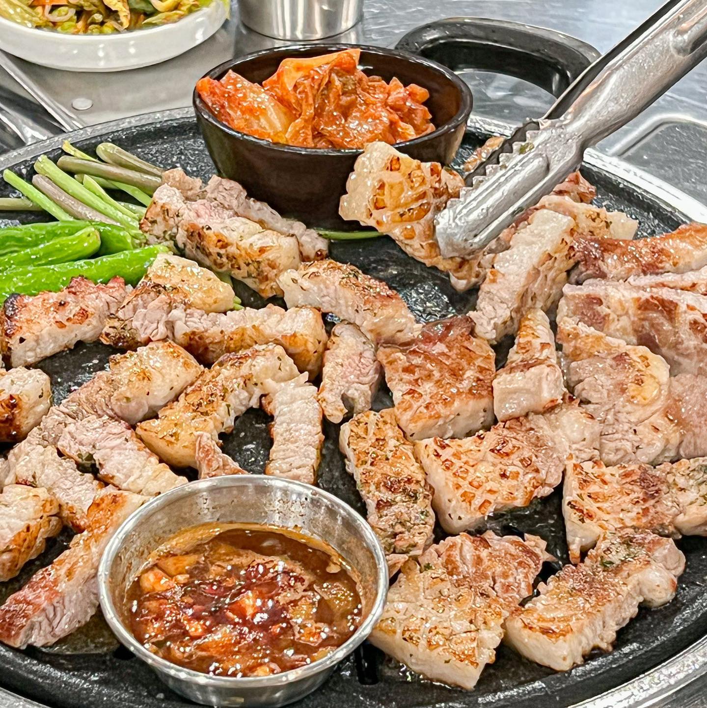 아니 여기 뭔데 왤케 맛있는건데,,,?
감태 고기 와사비 구운새우젓 
조합 최고 🫶🏻 캠핑 온 기분으로 꼬기 🏕
-
-

#지돈내고돈먹기 #삼덕동맛집 #삼덕동술집 #삼덕동핫플 #대봉동맛집 #대봉동고기집 #대구대형식당 #대구핫플  #수성구맛집 #대구삼겹살맛집  #대구 #대구맛집 #대구고기맛집  #동성로맛집 #반월당맛집 #동성로레스토랑 #동성로분위기좋은곳  #대구시내맛집 #동성로핫플  #맛스타그램  #푸드스타그램 #대구막창맛집 #foodstagram #먹방스타그램 #먹스타그램 #맞팔 #좋아요 #food #fff #foodstagram #