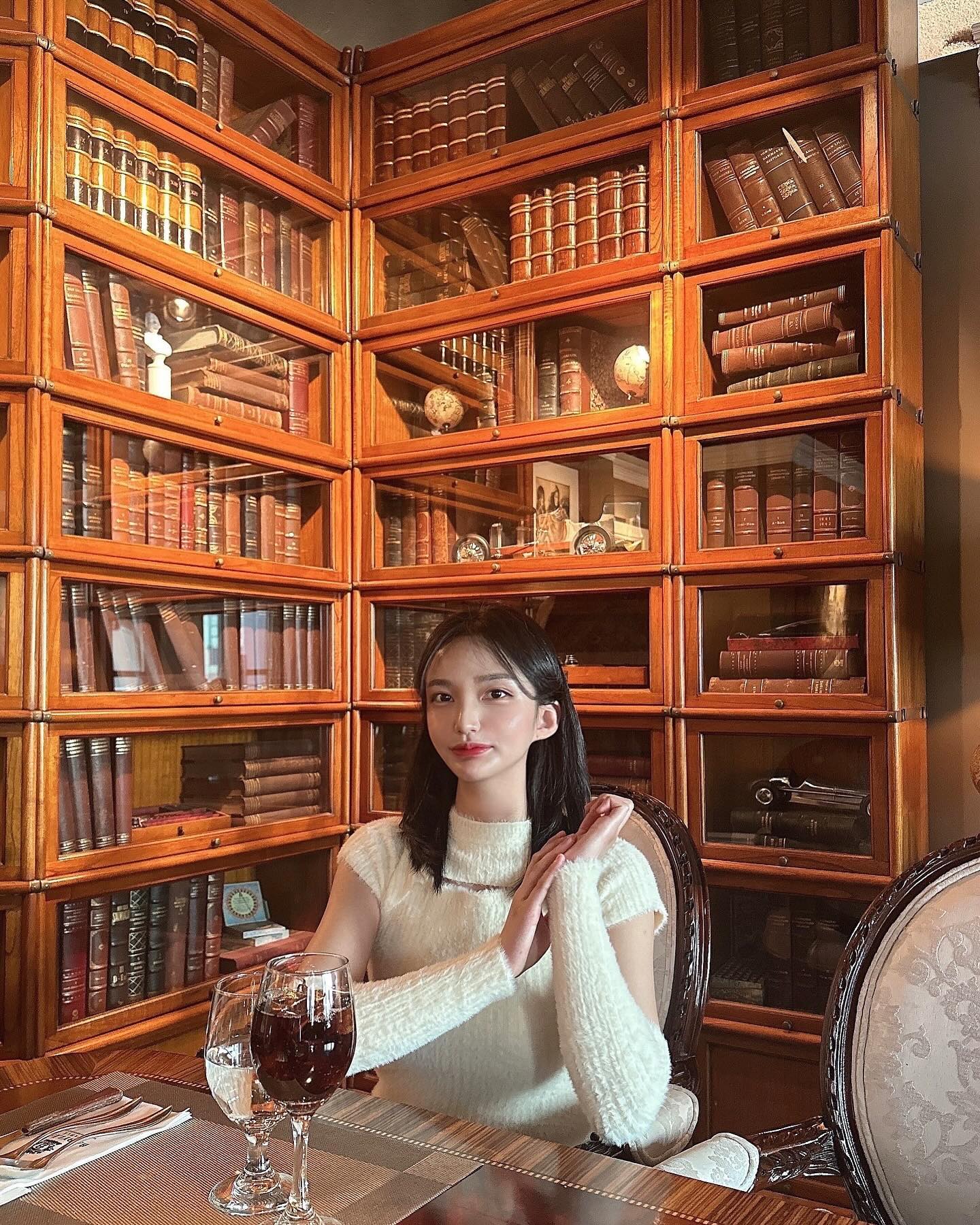 스테이크 잔뜩 먹다가 김치 찾는 나 🥩
마지막엔 김치찌개 야무지게 마셨다 !!!
완벽한 주말이야 ,,, 🍽️✨🥂