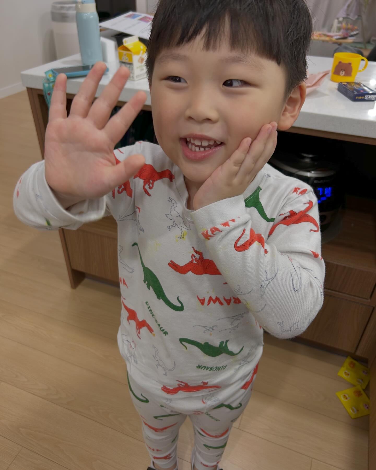 #20231214_목요일

엄마 핸드폰게임 많이하면 거북이되면 어떡하지?
게임을 안하면되지! 태블릿도 많이 보면 거북이되
엄마 나 그럼 거북이할래

🤔🤔🤔🤔🤔🤔🤔🤔🤔

옆에와서 재잘재잘
차라리 거북이가 되겠다는 6세..🐢🐢
널 어쩌면 좋니…ㅋㅋㅋㅋㅋㅋㅋㅋㅋㅋ