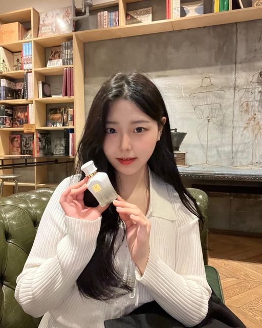 @bb.__.b77 on Instagram: "#광고 셀마르에서 향수를 보내주셨어요! 저는 향에 민감한 편이라 은은한 향수를 주로 쓰곤 하는데요😌 셀마르 오드뚜왈렛 프리미에 아무르는 은은한 비누냄새에 꽃 향