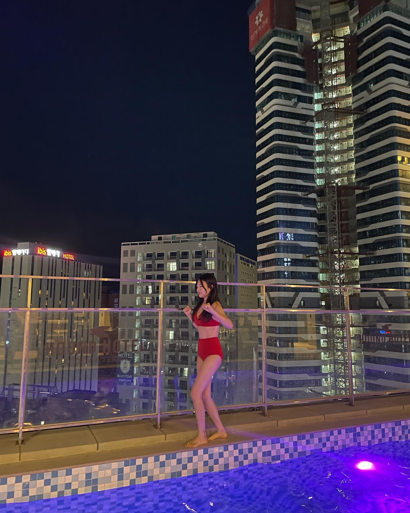 물개 오빠랑 300일 🫶🏻♥️

100일엔 경주랑 서울, 200일엔 제주도 갔네?
300일엔 해운대에서 밤바다와 버스킹 즐기다
해물포차에서 맛있는 것도 먹구🫢

곧 다가오는 1주년은 후쿠오카에서
새해 카운트다운 할 생각하니 벌써 설렌ㄷㅏ,,✨

앞으로도 계속 둘이 재밌게 놀자?
햅삐햅삐 햅~삐🐬

#300days #busan
