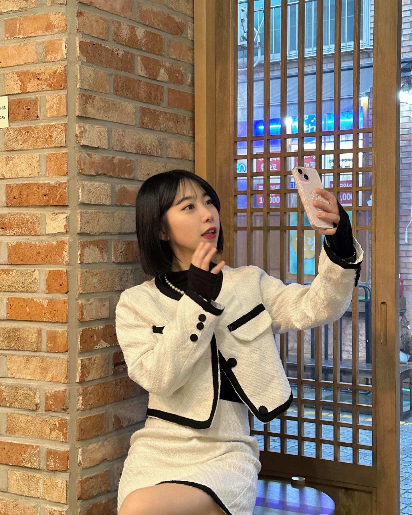 전주다 전주~~~~
생애 첫 전주여행

#dailylook #전주여행 #전주객사#follower #전주한옥마을 #likeforfollow #전주카페 #f4f #instagood #좋아요테러 #좋반테러 #ootd #좋반 #좋아요반사#좋아요 #팔로우 #소통 #맞팔 #선팔 #인친 #데일리 #일상 #오오티디 #selca #selfie #셀카 #셀피 #선팔하면맞팔