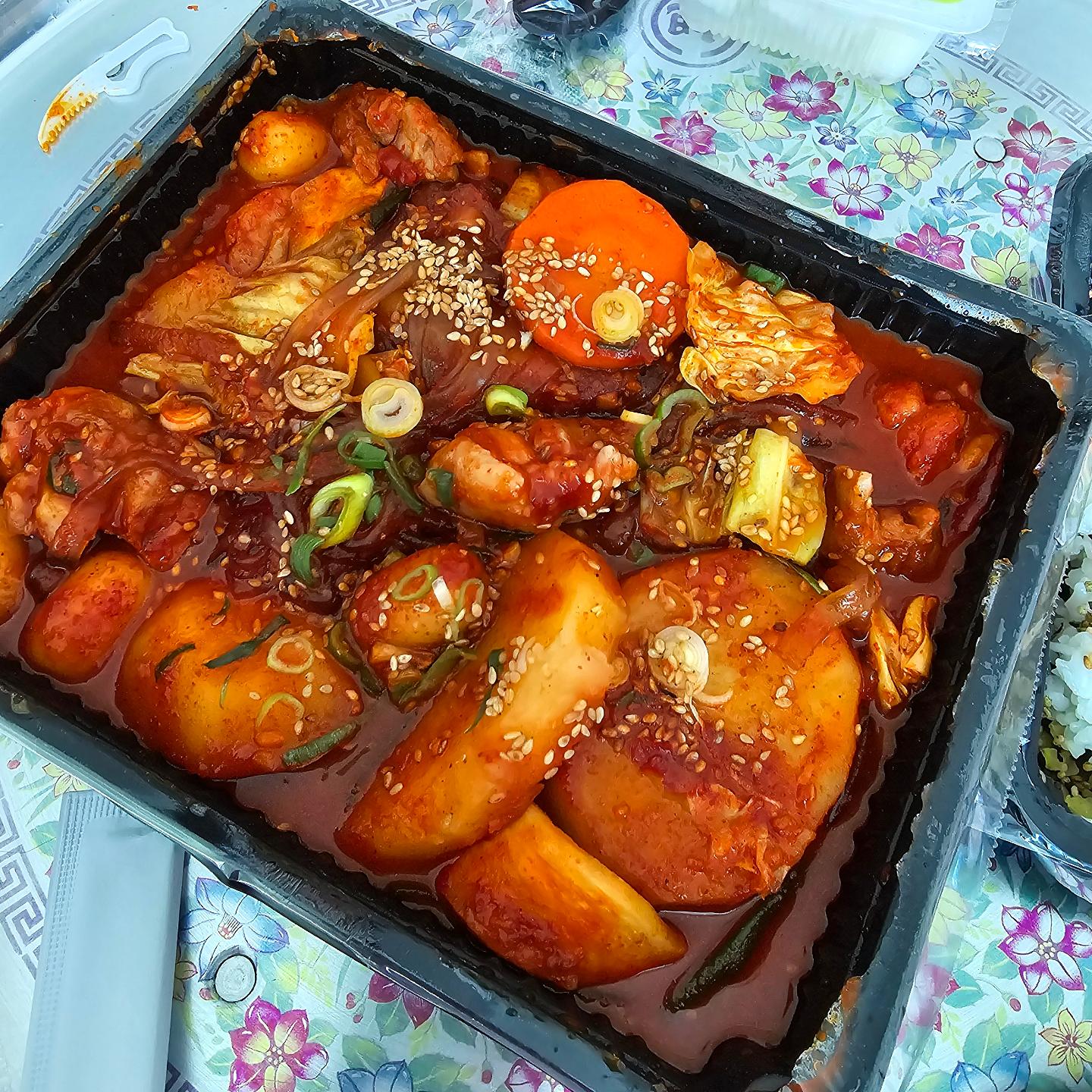 맛없기 힘든 닭볶음탕!!!
.
#닭볶음탕 #닭도리탕 #매운닭요리 #저메추 #저녁밥상 #배달음식추천 #배달의민족 #한식추천 #직장인저녁 #먹스타그램