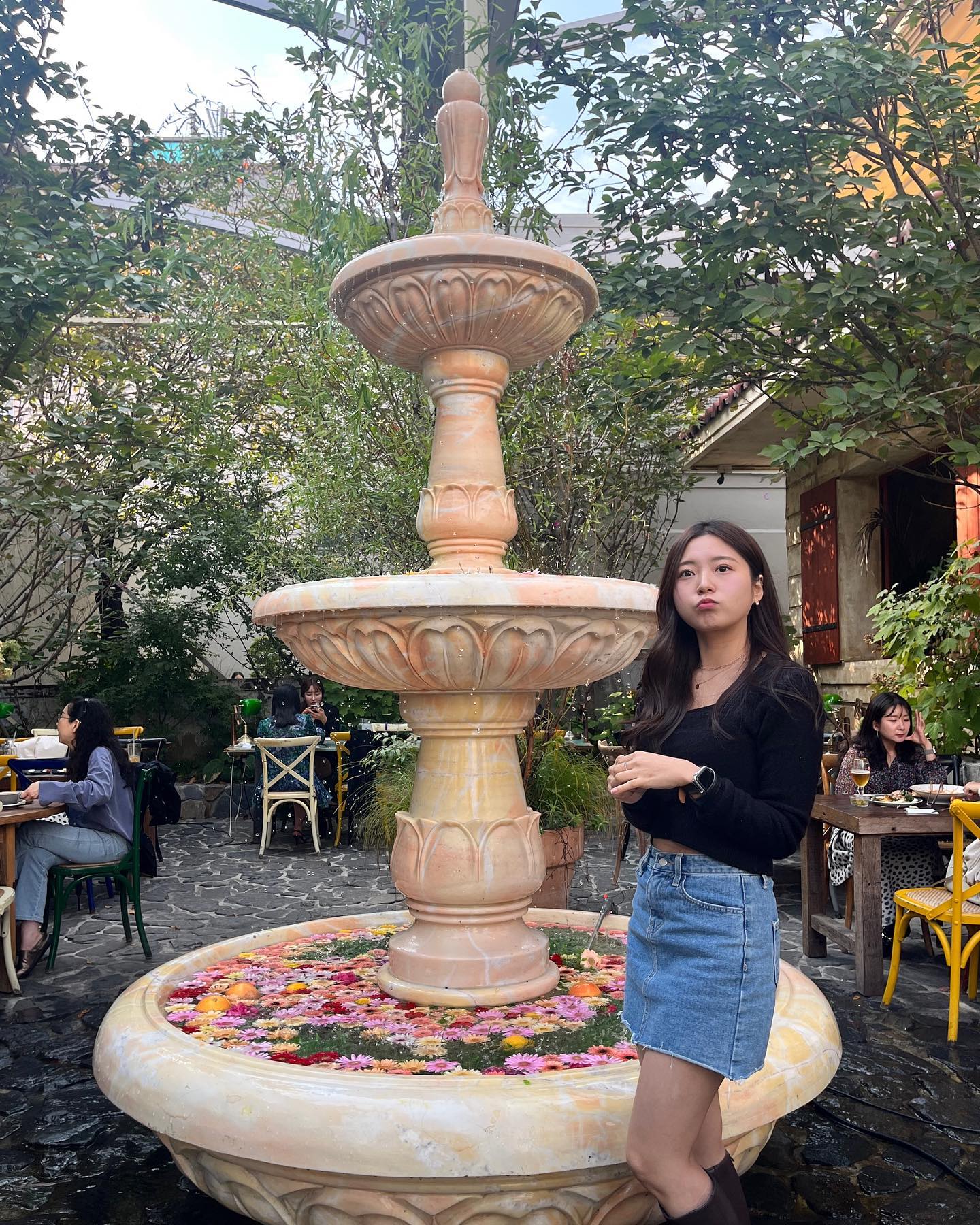 Autumn🍂 _ with hyunxeex
사진찍고 정수리만 보여서 뿌염예약한 극P의 하루🤭