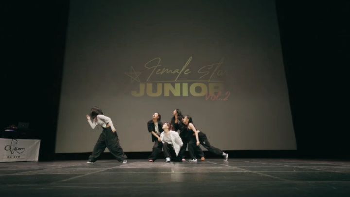 🎨 [ Graffiti ] ♣️

-

dbs__w_l l_c_m.__.07 lina_glossy 5_1o3 be.a1_ #choreography 💃🏻
Remix by be.a1_ 🎧

-

지독히도 잘 맞고 멋있는 우리들 💝 입시 끝나자마자 바로 작품 만드는 게 힘들만도 했을 텐데 흔쾌히 수긍해줘서 너무 고마워 😘 비록 상은 못 탔지만 내 마음 속에 그래피티는 진짜 1등이야 🥇 우리 평생 같이 행복하게 춤 추자 💃🏻

그리고 짧은 시간 내에 엄청나게 큰 도움이 되는 많은 피드백 주신 민지 쌤 rubyminjikim , 창현 쌤 bumble.b_97 , 경환 쌤 g_k.hwan 감사합니다 🙇🏻‍♀️💗