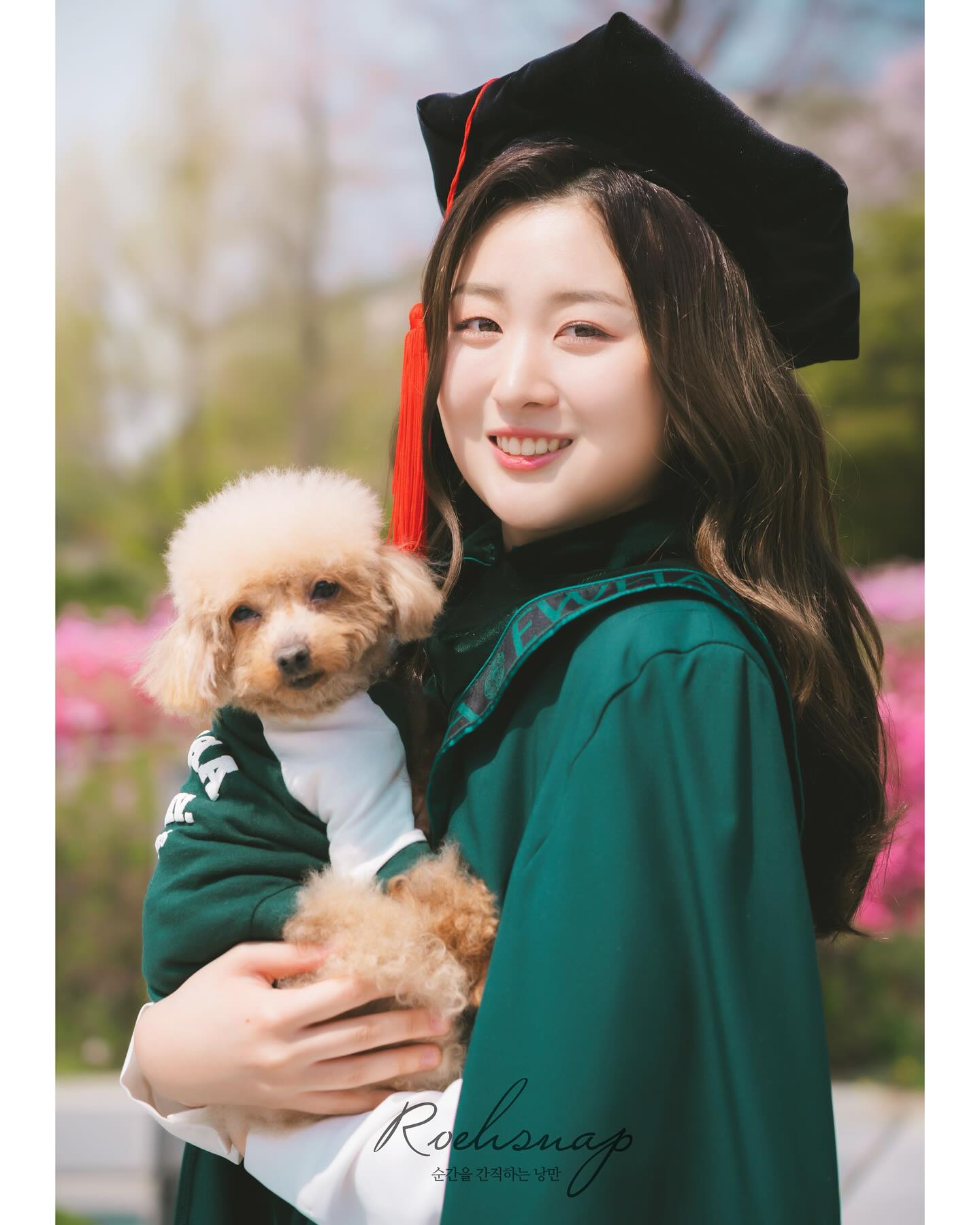사랑스러운 반려견과 함께☺️🌸

#이대졸업사진
#이대졸업스냅
#반랴견스냅