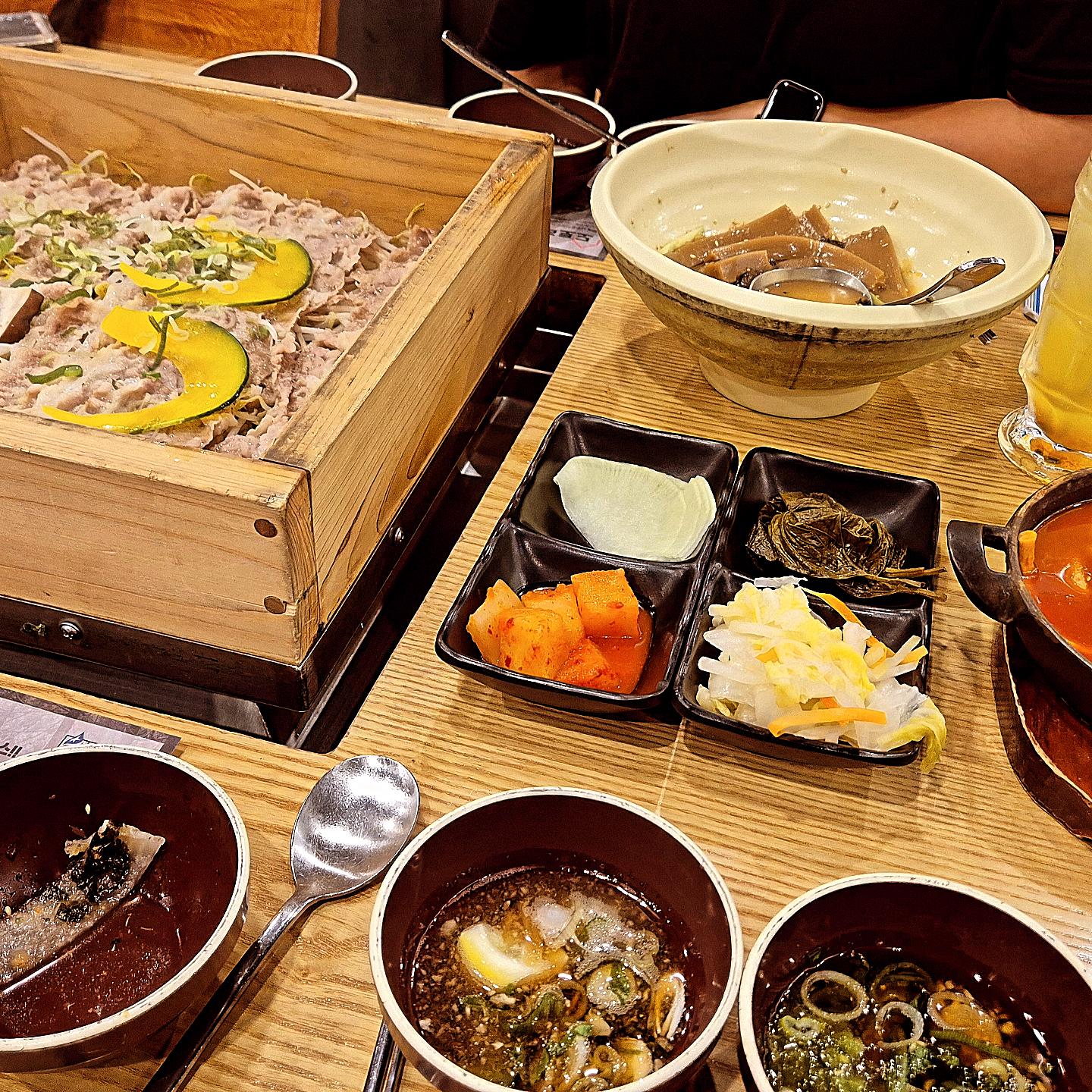 오늘도 먹으러^^

그래도 오늘은 수영은 했다

편백찜은 사랑♡
떡볶이도 맛있고
하이볼도 너무 맛있는데
운전해야해서 슬픈ㅜ

밥먹고 쇼핑은 덤

오늘은 아이쇼핑

#도토리편백집
#도토리편백집현대아울렛
#다산현대아울렛맛집
#현대아울렛스페이스원맛집