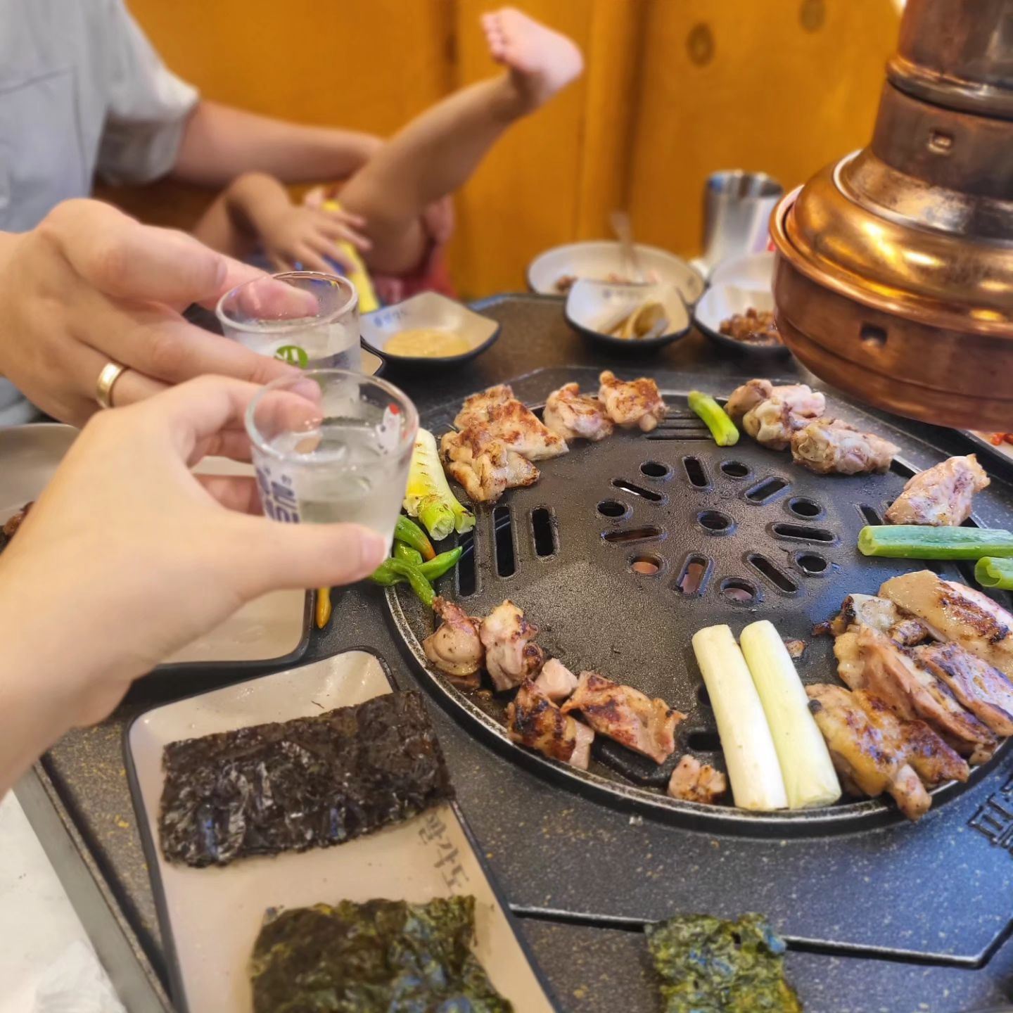 팔각도 갔다가 탄광맥주

#탄광맥주생맥주무제한 #방바리혼자서열잔마심 👍 #울오빠짱 #소주는내가더잘마심 #소주부심 #서로부심챙기다죽다죽는겨