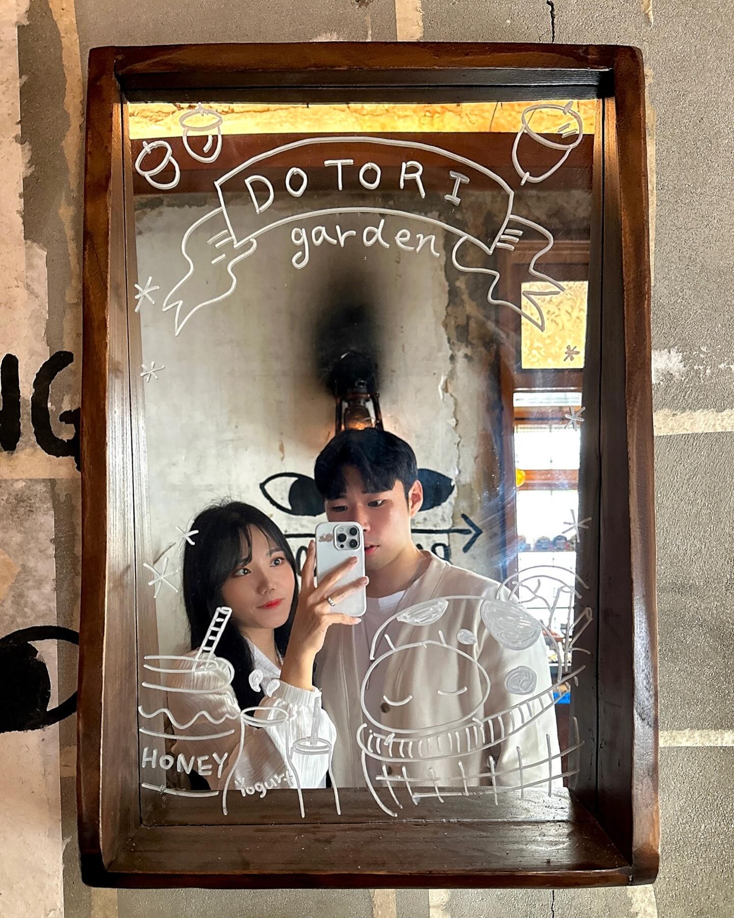 🐿️ #도토리가든 

지브리 갬성 낭낭했던 안국 카페🧡

시오브런치(14,500) 
얼그레이 마들렌(3,800)
벌집 흑익자 라떼(9,000)
라떼(5,500)

📌서울 종로구 계동길 19-8 1층
⏰매일 08:00~23:00

.
.
.
.
.

.
#안국도토리가든 #안국역카페 #종로카페 #브런치 #지브리감성 #핫플카페 #서울핫플레이스 #카페투어 #먹스타그램 #먹스타소통 #먹스타맞팔 #일상 #데일리 #daily #데일리룩 #dailylook #오오티디 #ootd #소통 #인친 #선팔하면맞팔 #좋아요 #좋아요반사 #좋반 #좋반테러 #첫줄 #첫줄반사 #likeforlikes #f4f