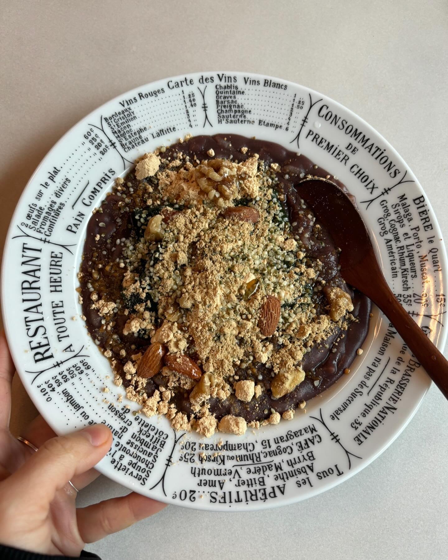 #히리네식탁

아침에 산에 갔다가 뜨끈한 팥죽으로 아침😀

오아시스마켓에서 산 팥죽에 쑥떡 잘라 넣고, 피넛파우더랑 검은콩가루, 햄프씨드, 견과류 넣어서 먹었어요!

오아시스마켓에 팥죽이 2종류인데, 하나는 단팥죽 하나는 그냥 팥죽이에요! 저는 그냥 팥죽에 토핑 넣고 알룰로스 뿌려서 먹었더니 안 달고 맛있었어용❤️

다들 휴일에 뭐하시나 구경가볼께용🫶🏻