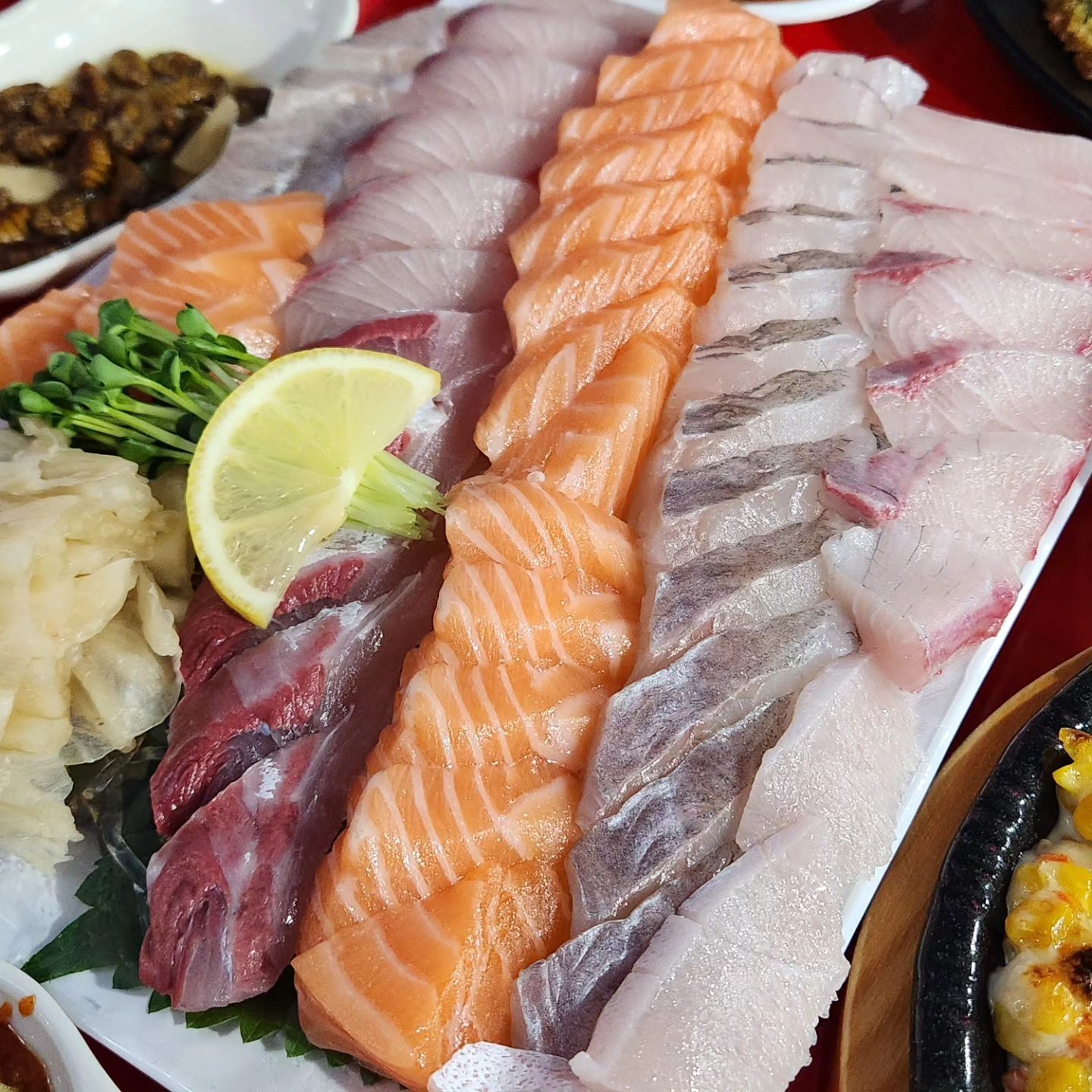 ⠀
남이 떠준 회가 먹고 싶을땐 통큰수산
우럭+방어+연어 모듬회 55,000원
소주 사주고 회 사주는 시누이 짱
⠀
⠀
⠀
⠀
⠀
#시누이짱