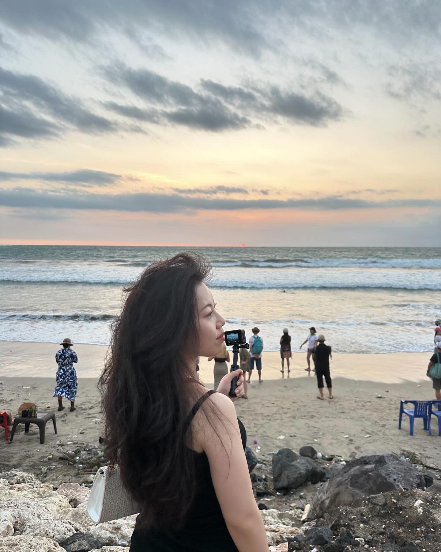 #꾸따
🗓️3.18~20 
우리의 두번째 신혼여행 시작 in Bali, Indonesia 
남편 휴가가 급 생겨 시작된 여행

비록 숙소 2일치만 예약하고 출발하지만 모든 잘 되겠지😆

망고스틴과 맥주 옥수수면 하루 완벽👍

🍴Crumb & Coaster 
 - 가격은 사악하지만 시원하고 깨끗함 
🍴 Warung Indonesia 
 - 현지인 맛집, 망고주스 꼭 먹기 
🍴 Sate Babi Bli Ketut 
 - 사테 맛집 인정, 둘이서 40꼬치 쌉 가능 
💆‍♀️ The Natural Spa2 
 - 마사지 전체적으로 가성비 좋음

.
.
.
#인도네시아 #발리 #두번째 #신혼여행 #꾸따 #꾸따비치 #빈땅 #맥주 #옥수수 #여행 #여행스타그램 #신혼부부 #4개월차