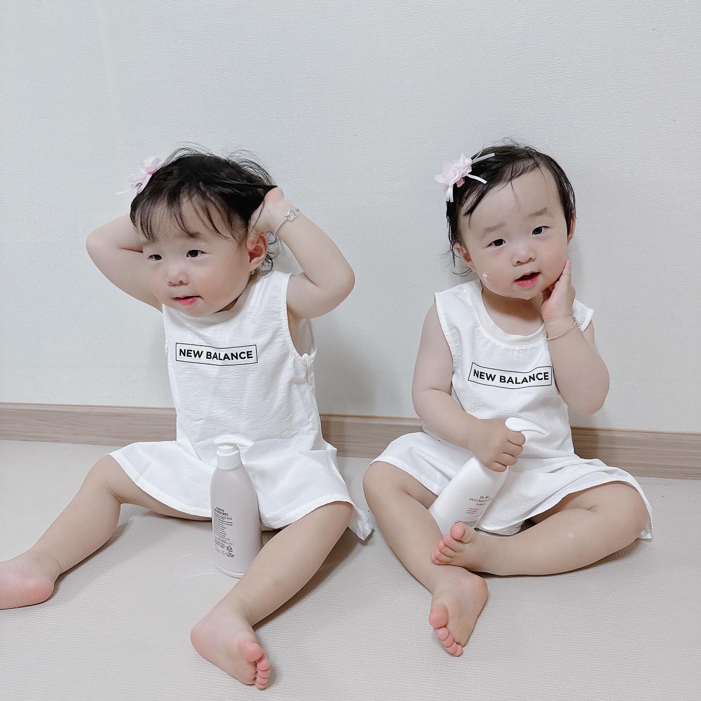 #닥터바이오#협찬#광고지만솔직후기

⭐️닥터바이오 에코로션
우리둥이들 샤워후에 닥터바이오 로션을 발라주었어요
로션이 가볍지않고 건조함을 잡아주는것 같아요
100시간의 보습지속테스트를 완료하여 간지러움
개선테스트를 완료했다고해요(•ө•)♡ 
아기부터 민감성 성인까지 믿고 사용할수있는 
ewg그린등급💚
닥터바이오로션은 올리브영에서도 만나보실수있어요!

⭐️닥터바이오 올인원클렌저
클렌저는 워낙 유명하니 다들아시죠?!
얼굴부터 머리, 몸까지 전부 사용가능해서 너무 편해요🤭
아기들 따로따로 씻겨줄 시간이 없어요 후다닥 올인원으로!!
특허받은 유산균 성분이 함유되어 세정 후에도 촉촉하답니다💧

 이 포스팅은 ’닥터바이오‘로 부터 제품을 제공받아 
체험 후 솔직하게 작성된 리뷰입니다.