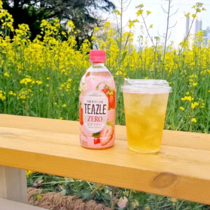 #협찬 가볍게 티즐 마셔~

🌸티즐에서 새로운 맛!!
제로 딸기루이보스 출시~♡

🌼상큼상큼 달달 딸기와
향이 좋은 루보이스 블랙티의 만남🍓

제로 칼로리니🥰🥰
부담없이 시원하게 마셔봐요👍

요즘 어딜가다
이쁜 꽃들이 활짝🌸🌼🌸🌼
시원한 티즐 챙기는건
안.비.밀!!♡

woongjinfood

#티즐 #티즐제로 #티즐제로딸기루이보스 
#딸기디저트 #딸기 #벚꽃피크닉 #제로칼로리 
#0칼로리 #음료추천 #편의점음료 #신제품 #차음료