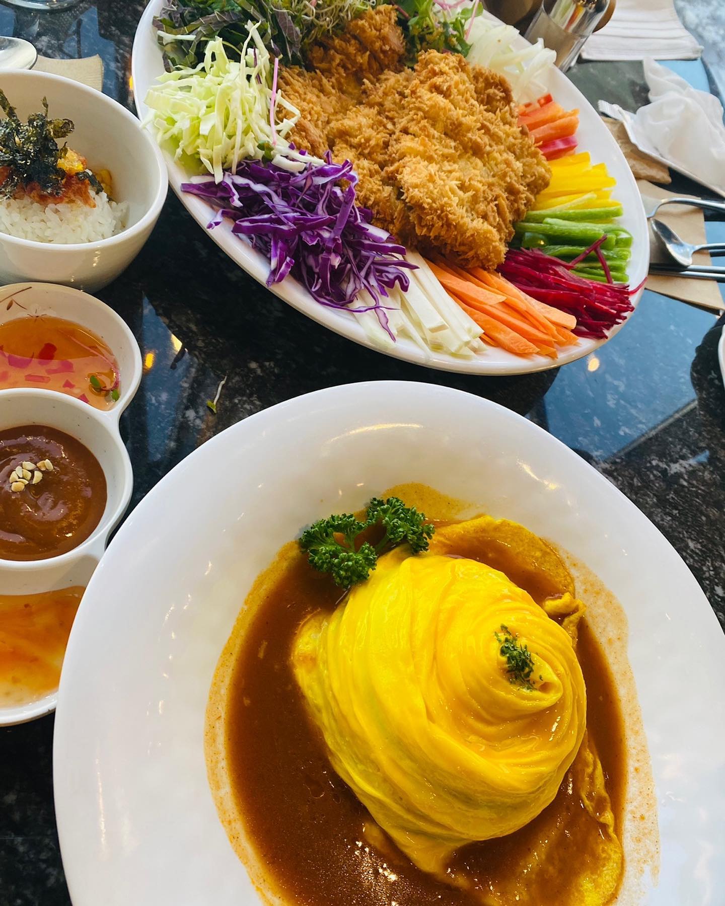 주말동안 정말 재밌었던 크리스마스❤️
우리서연이는 좋겠넹 선물도 받구 맛있것두 잔뜩먹구 엄마가 내년엔 더 좋은곳으로 데려가줄게 우리딸❤️ 울면 산타할아버지가 선물안주는걸 아는 곧 4살 채서연 ㅋㅋㅋㅋ오늘하루동안 울음을 참았다고한다…🤣 우리가족 모두 오늘 하루 고생많았고 내년부턴 이제 더 열심히 살아보자 지금처럼 행복하기❤️ 
.
.
.
.
.
.
#크리스마스 #울면산타할아버지가선물안준다 #오늘하루도끝 #내년엔더행복하자❤️