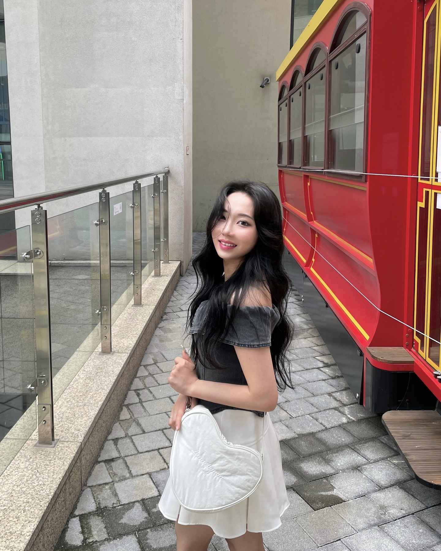#광고 내 가방 기욥지 하트다🤍
깔끔한 디자인에 수납력도 좋아서 요즘 내 데일리템임😘